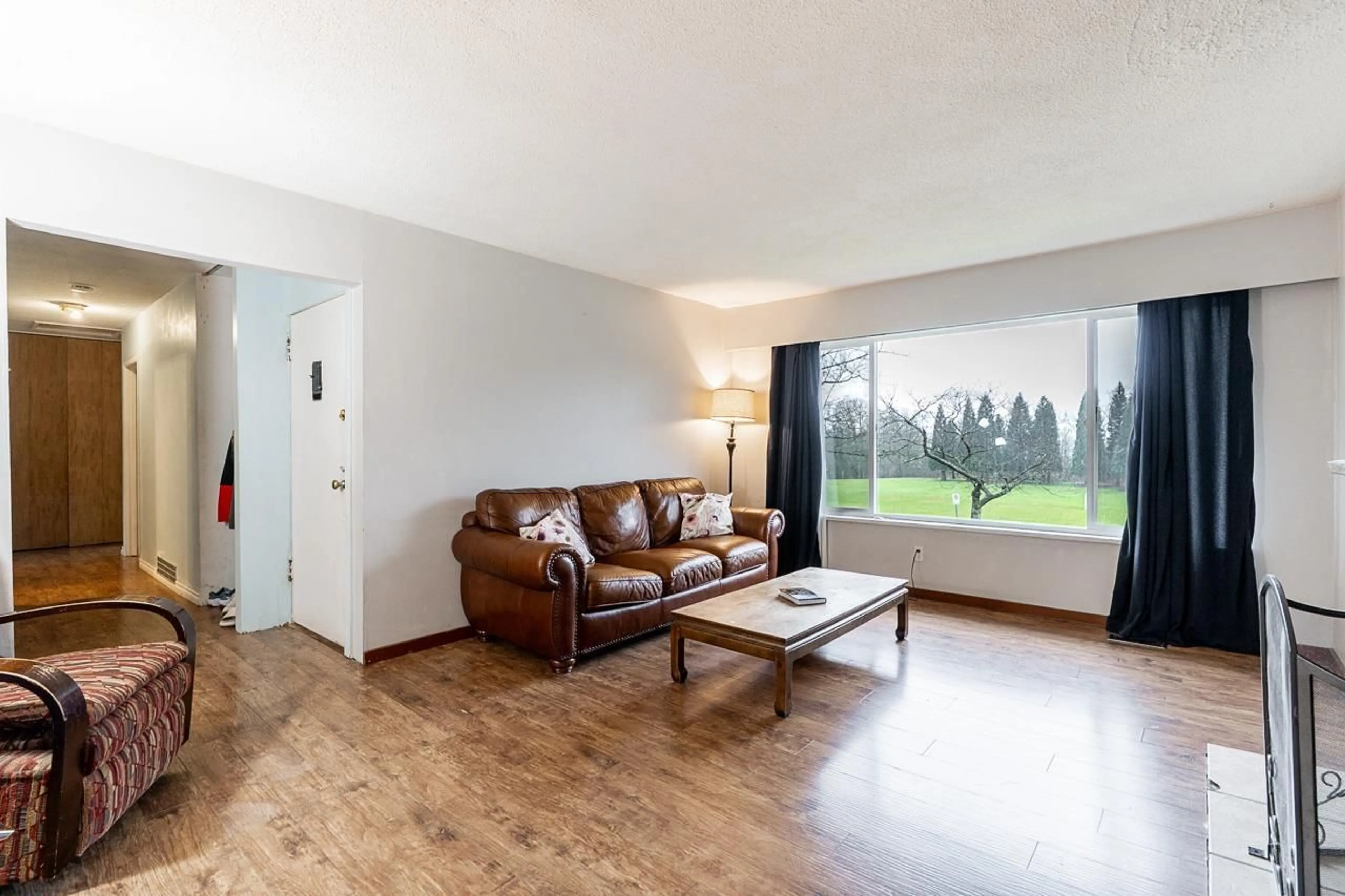 Living room with furniture, wood/laminate floor for 15058 ROBIN CRESCENT, Surrey British Columbia V3R4X8