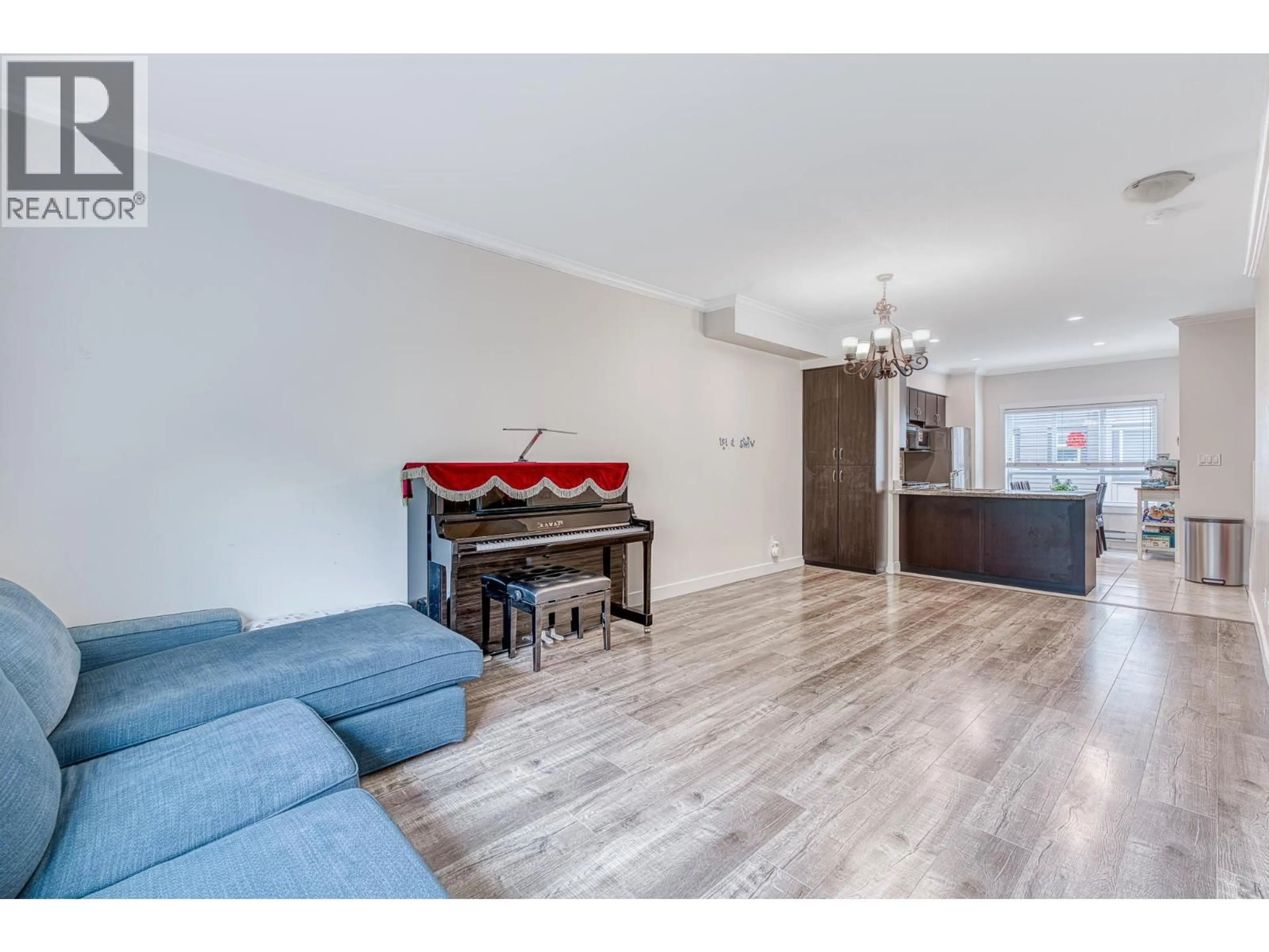 Living room with furniture, wood/laminate floor for 4 - 7373 TURNILL STREET, Richmond British Columbia V6Y4L7