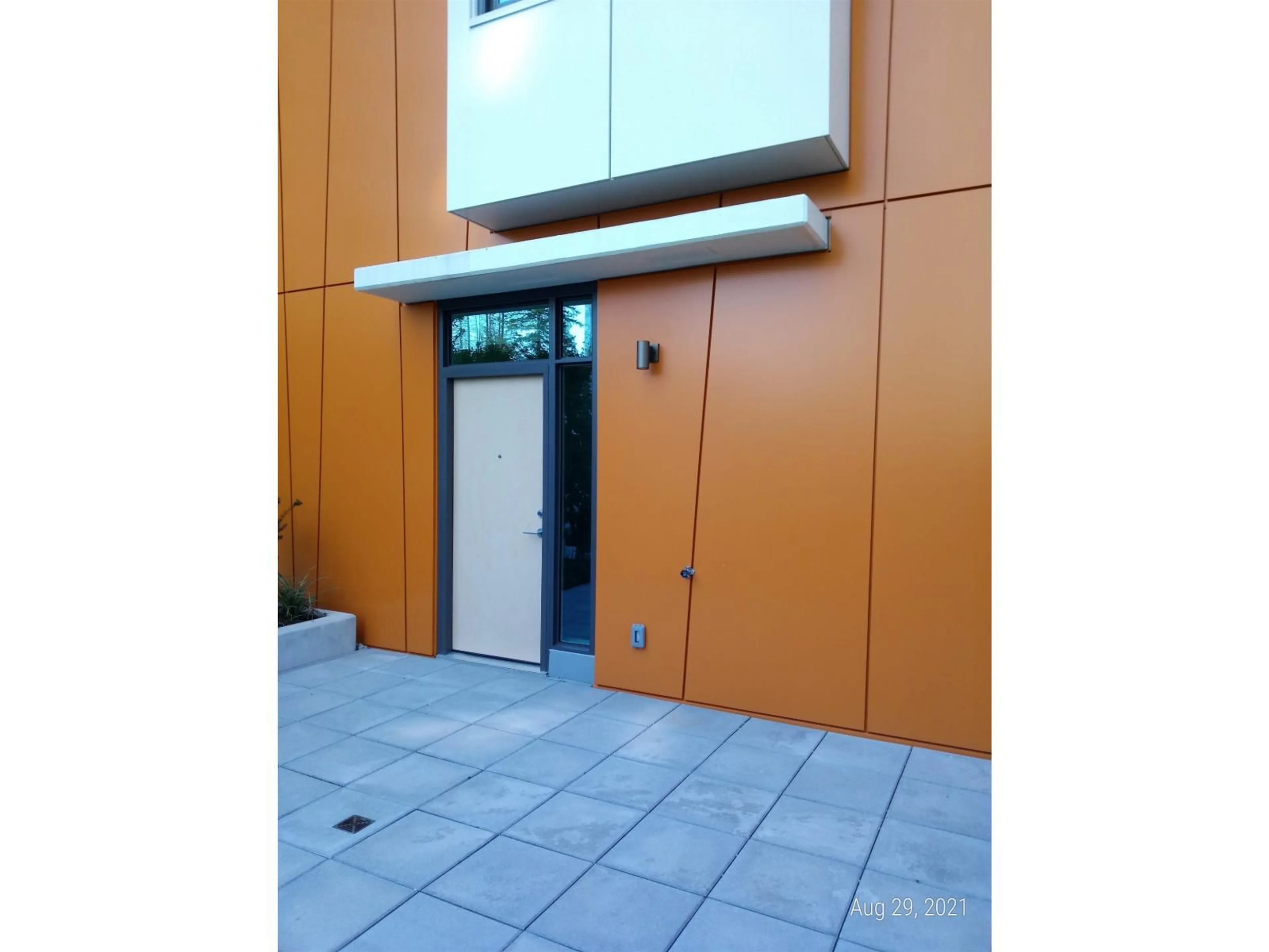 Indoor foyer for TH10 - 10388 133 STREET, Surrey British Columbia V3T0R2