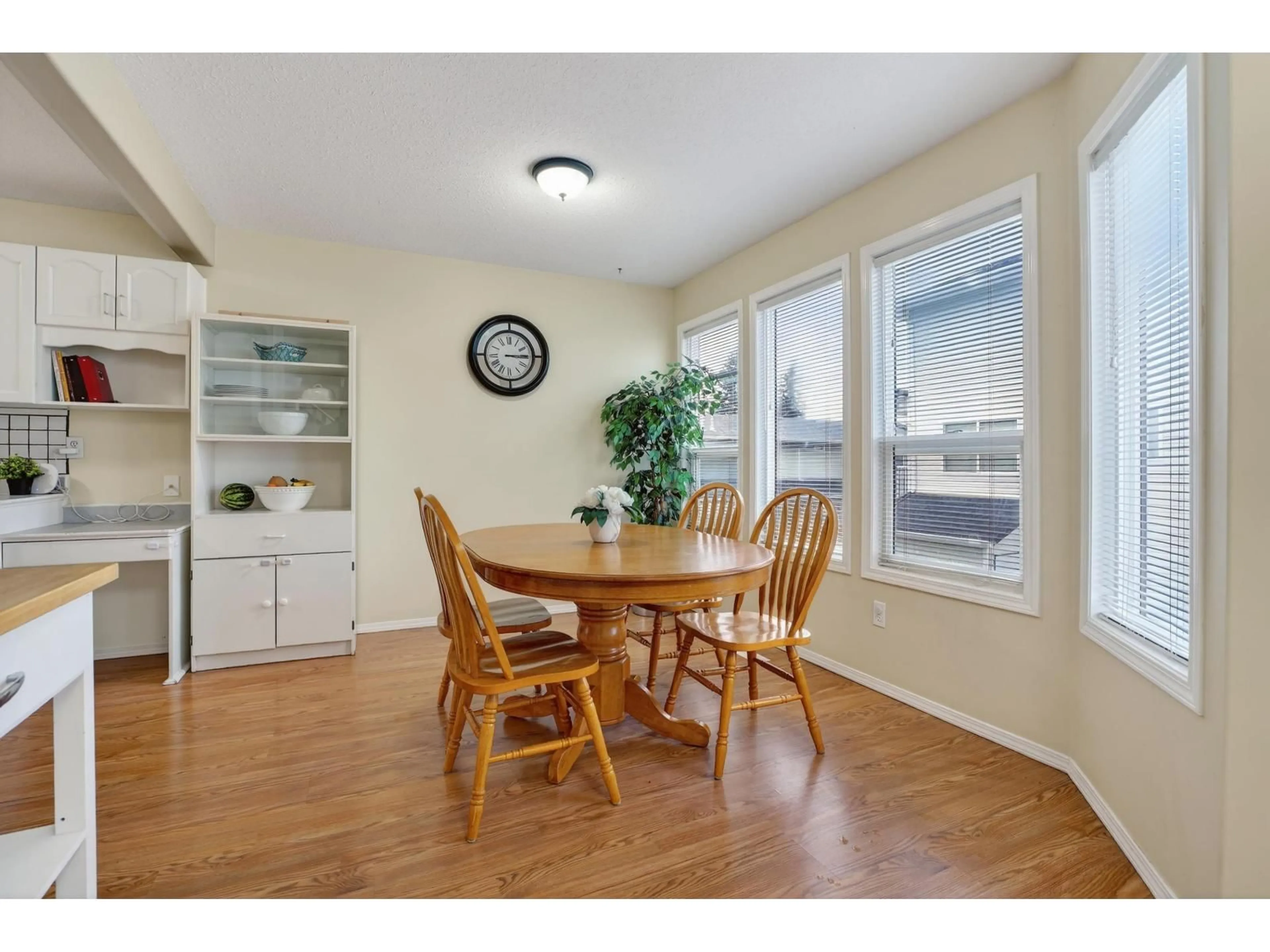 Dining room, wood/laminate floor for 28 - 45286 WATSON ROAD, Chilliwack British Columbia V2R3J4