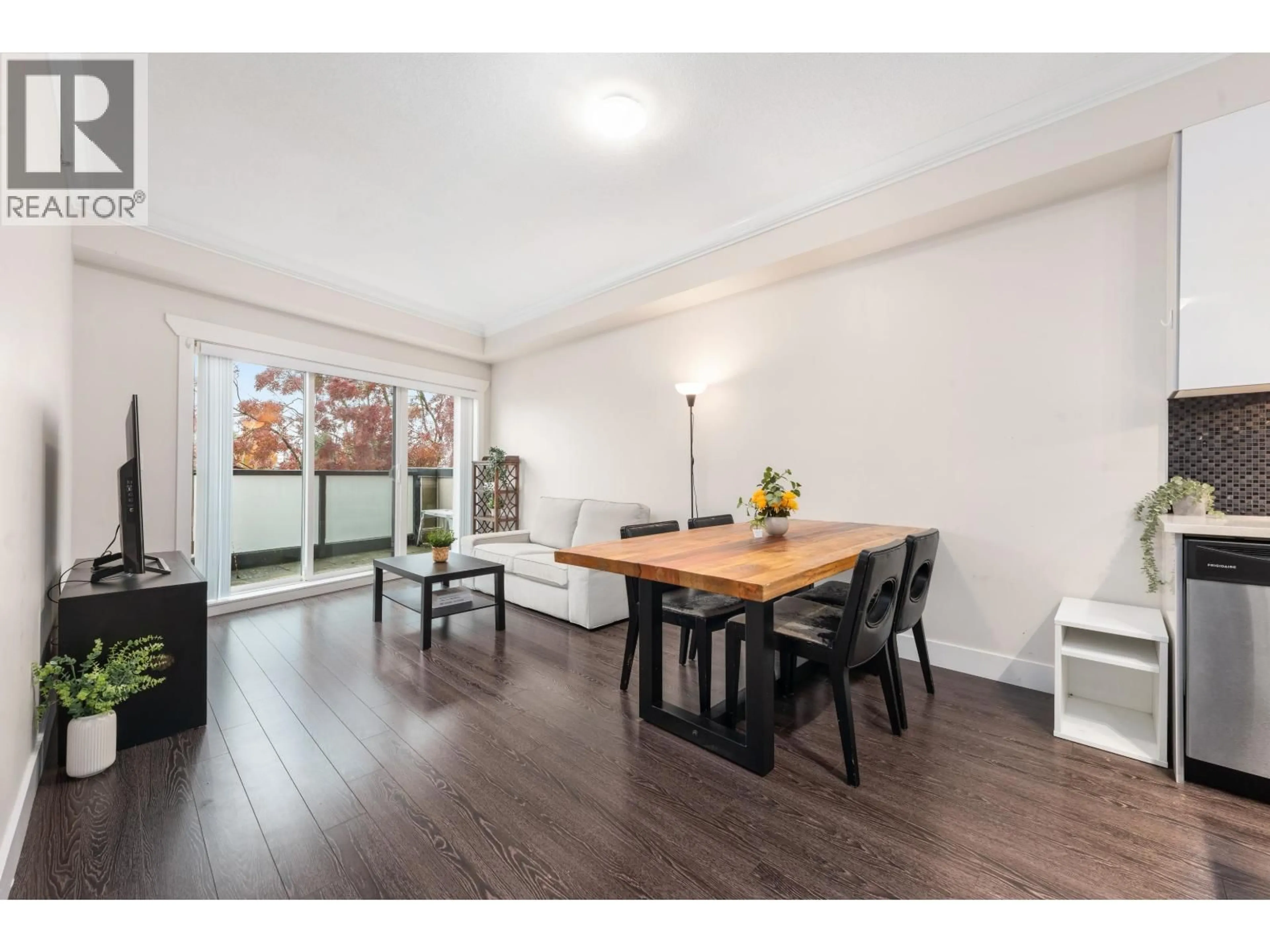 Dining room, wood/laminate floor for 401 - 3437 KINGSWAY, Vancouver British Columbia V5R5L3