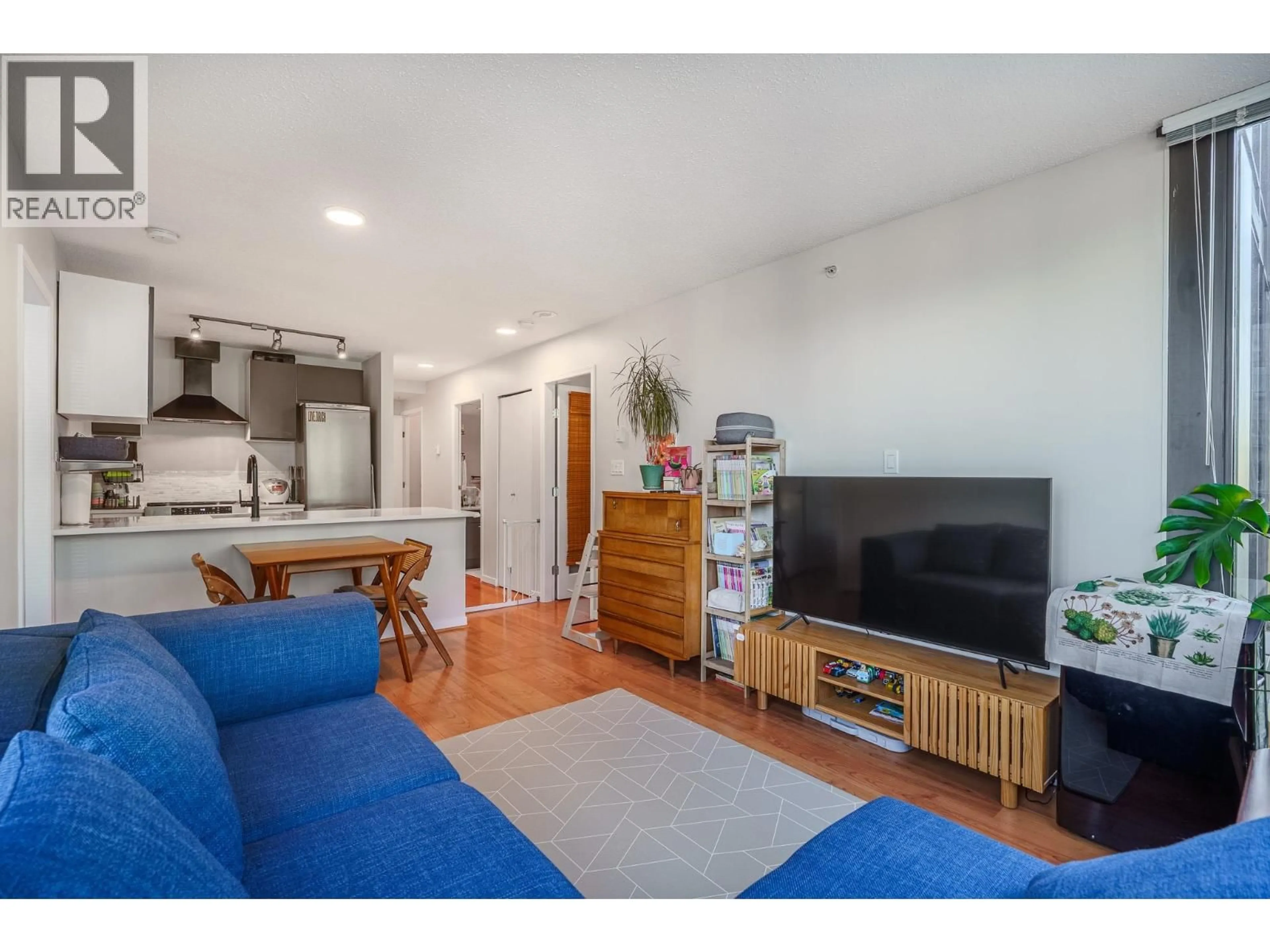 Living room with furniture, wood/laminate floor for 1706 - 1367 ALBERNI STREET, Vancouver British Columbia V6E4R9