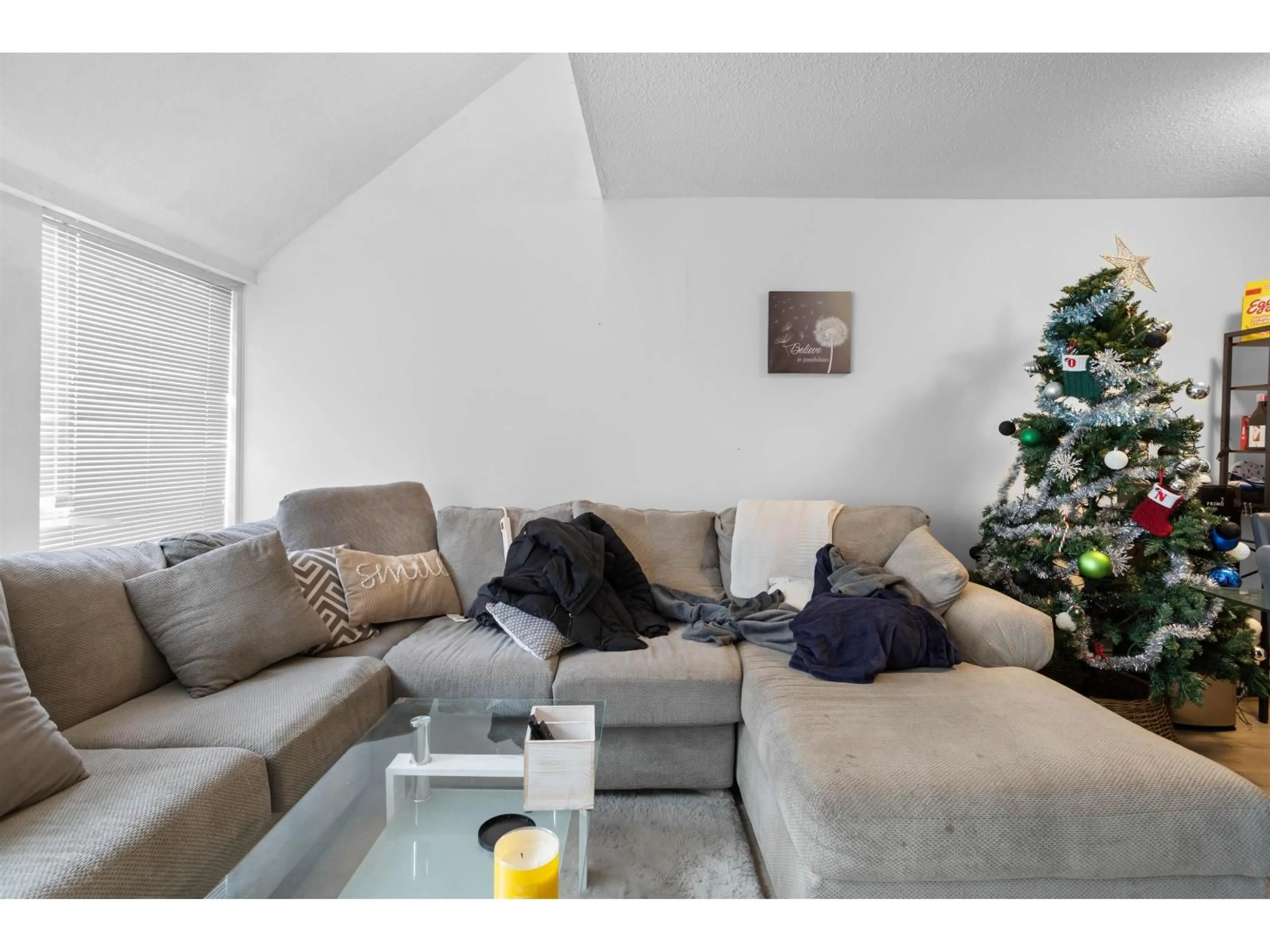 Living room with furniture, unknown for 78 - 17714 60 AVENUE, Surrey British Columbia V3S1V2