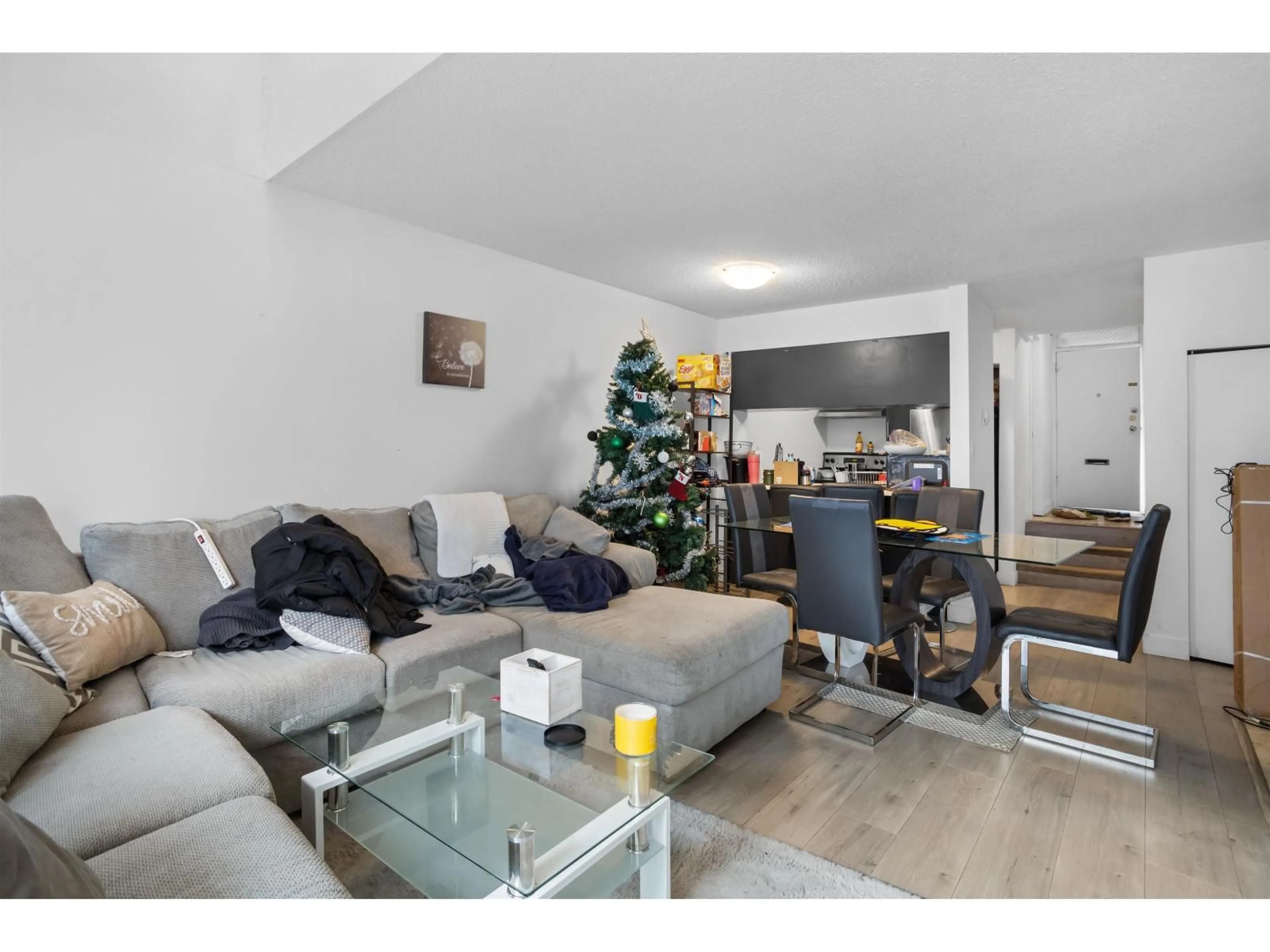 Living room with furniture, unknown for 78 - 17714 60 AVENUE, Surrey British Columbia V3S1V2