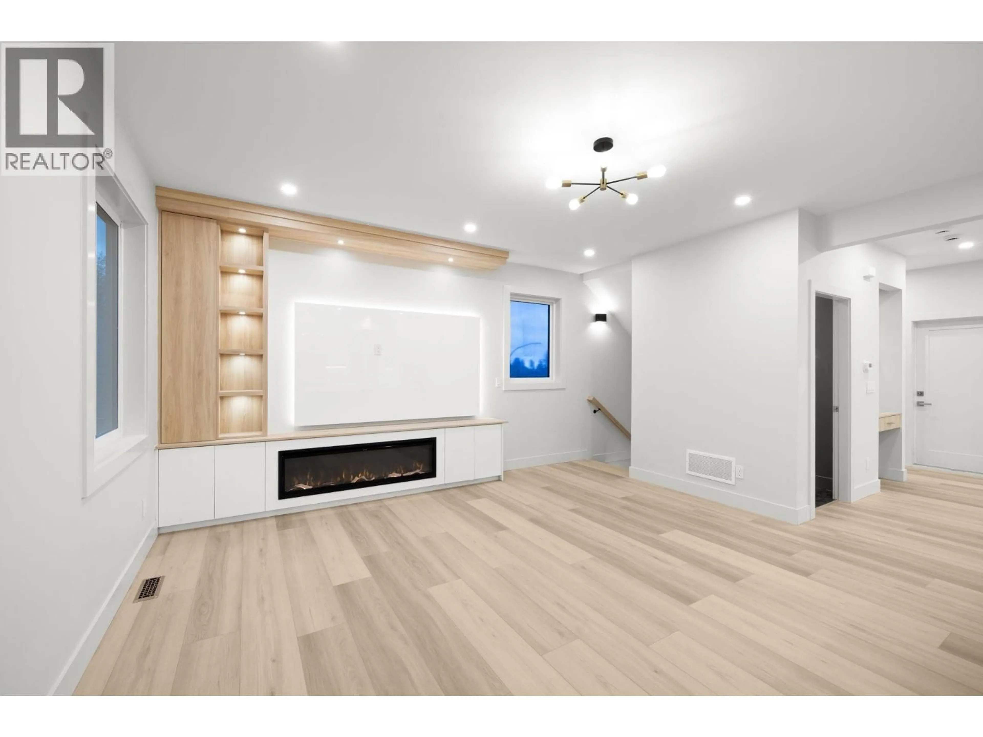 Unknown for 1 - 3881 HURST STREET, Burnaby British Columbia V5J1M4