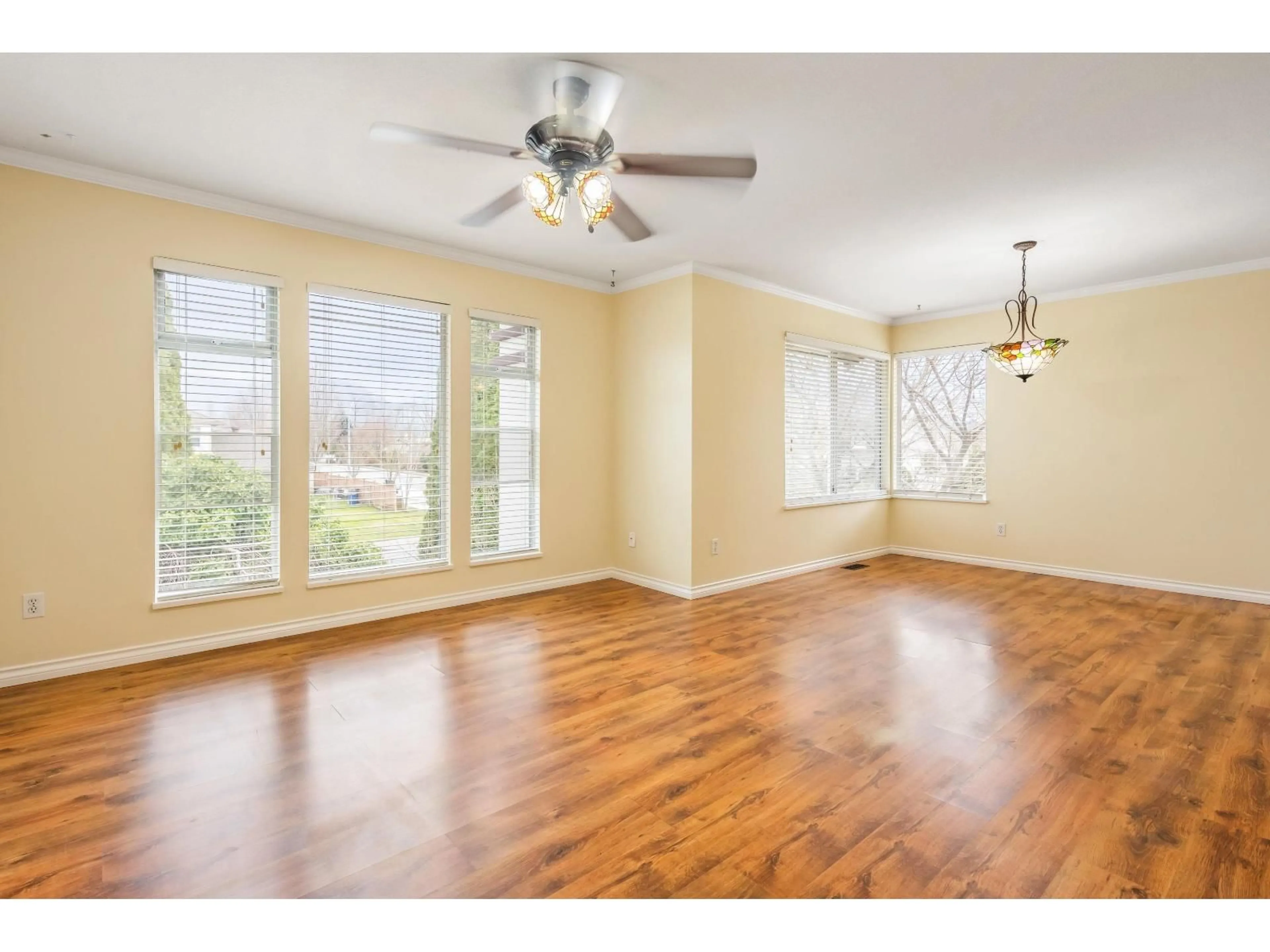 A pic of a room for 7575 DIAMOND CRESCENT, Chilliwack British Columbia V2R3A8