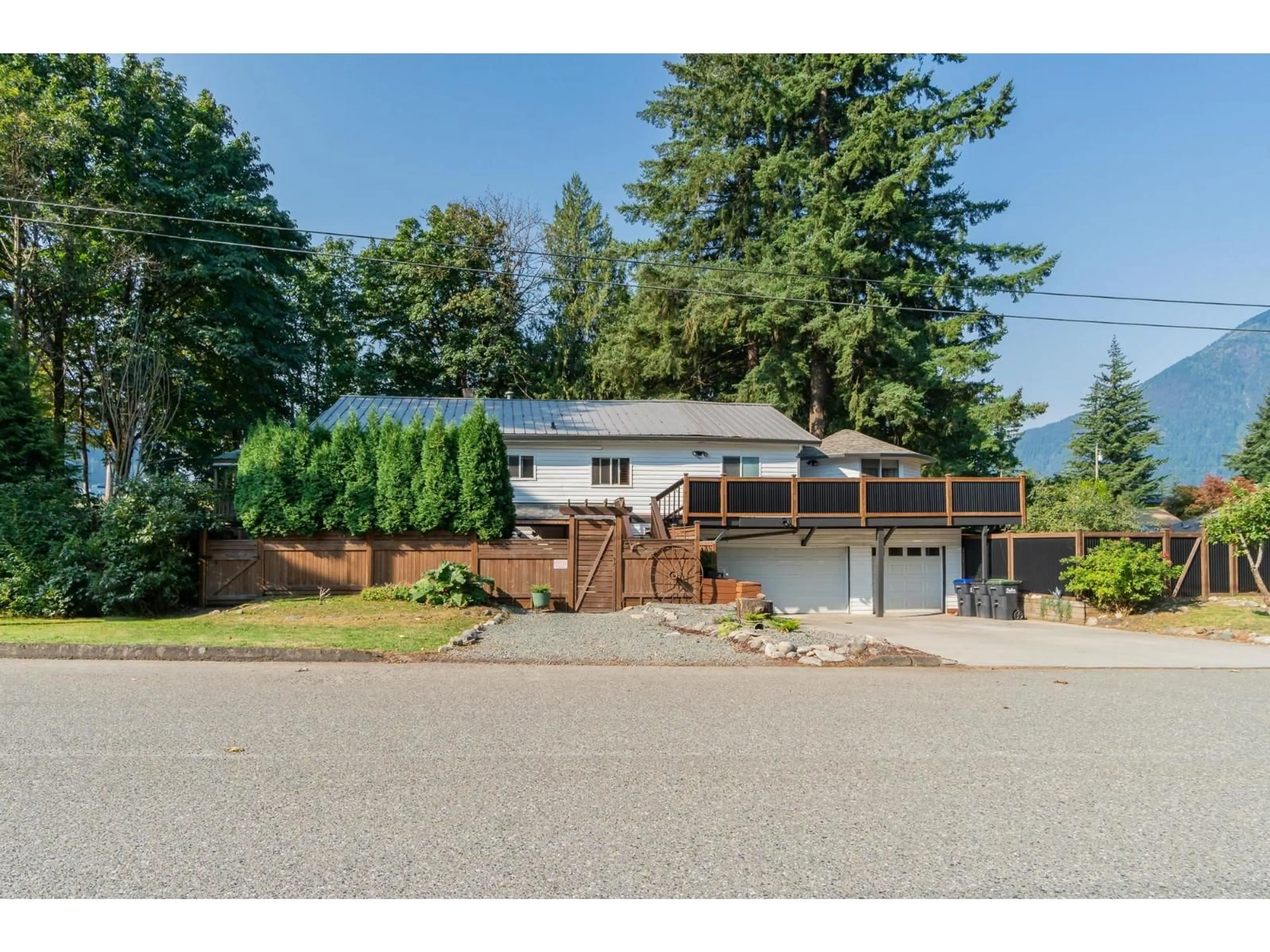 A pic from outside/outdoor area/front of a property/back of a property/a pic from drone, unknown for 695 HUDSON BAY STREET, Hope British Columbia V0X1L4
