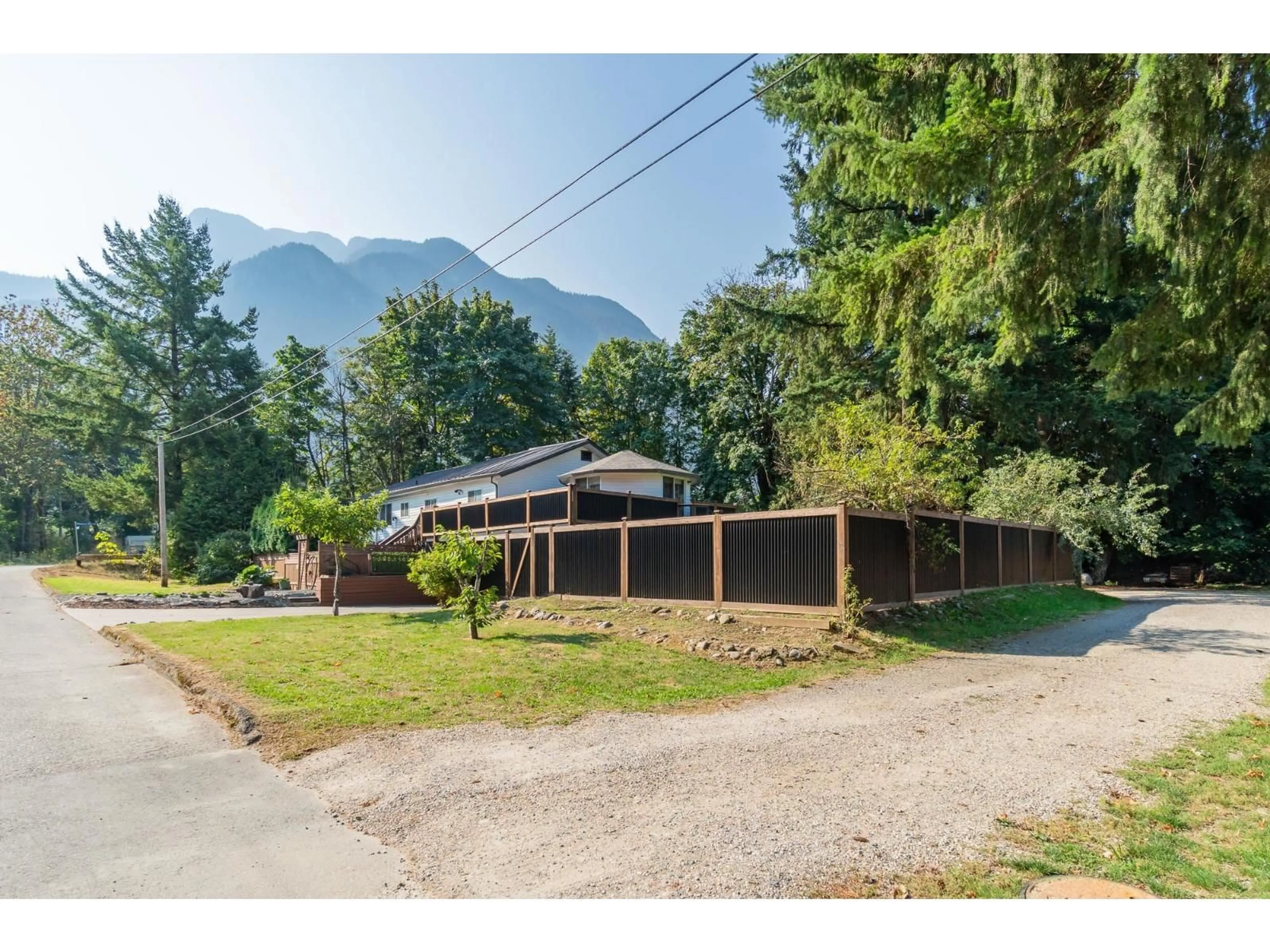 A pic from outside/outdoor area/front of a property/back of a property/a pic from drone, mountain view for 695 HUDSON BAY STREET, Hope British Columbia V0X1L4