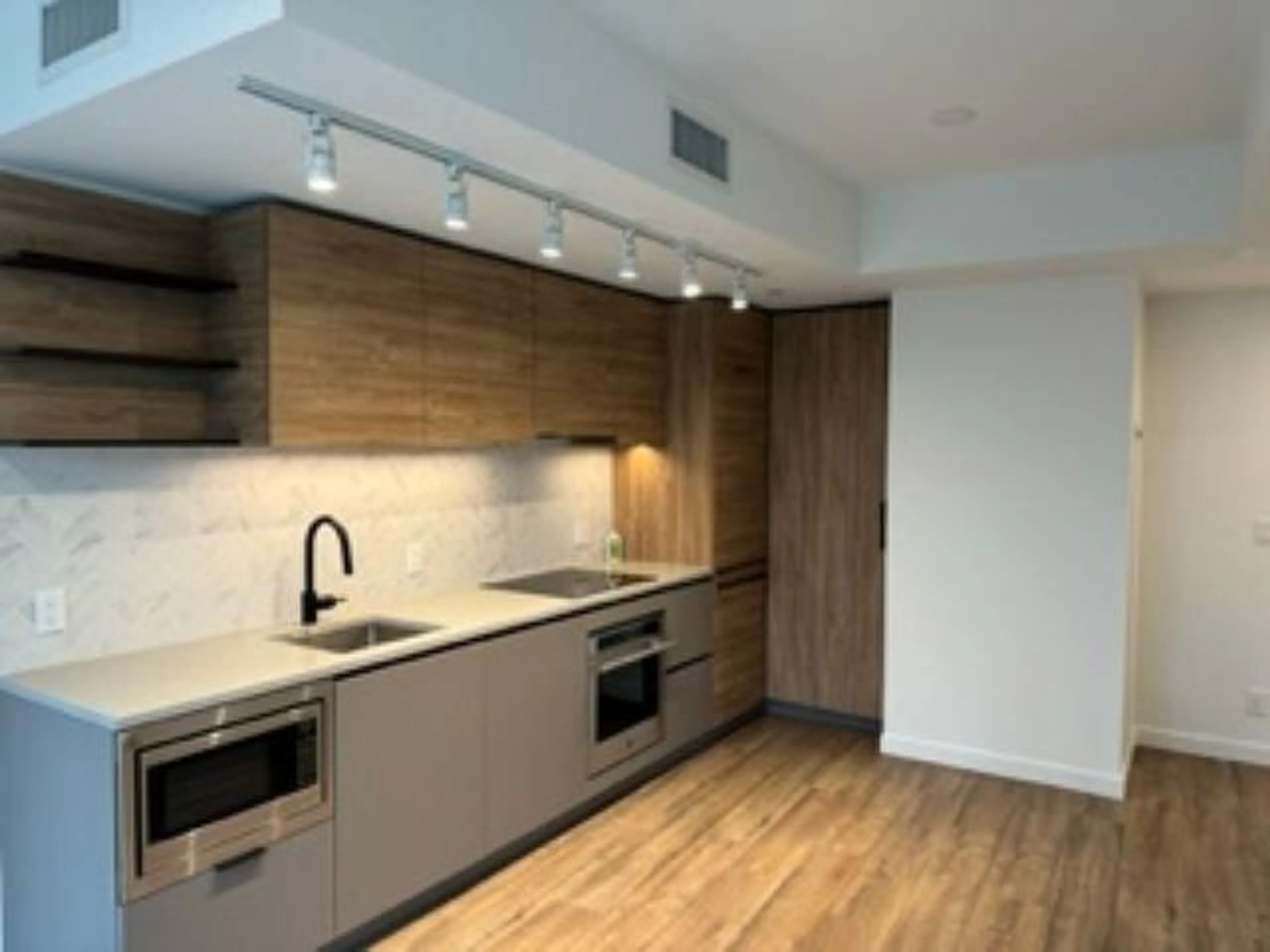 Standard kitchen, wood/laminate floor for 306 - 10448 UNIVERSITY DRIVE, Surrey British Columbia V3T0S7
