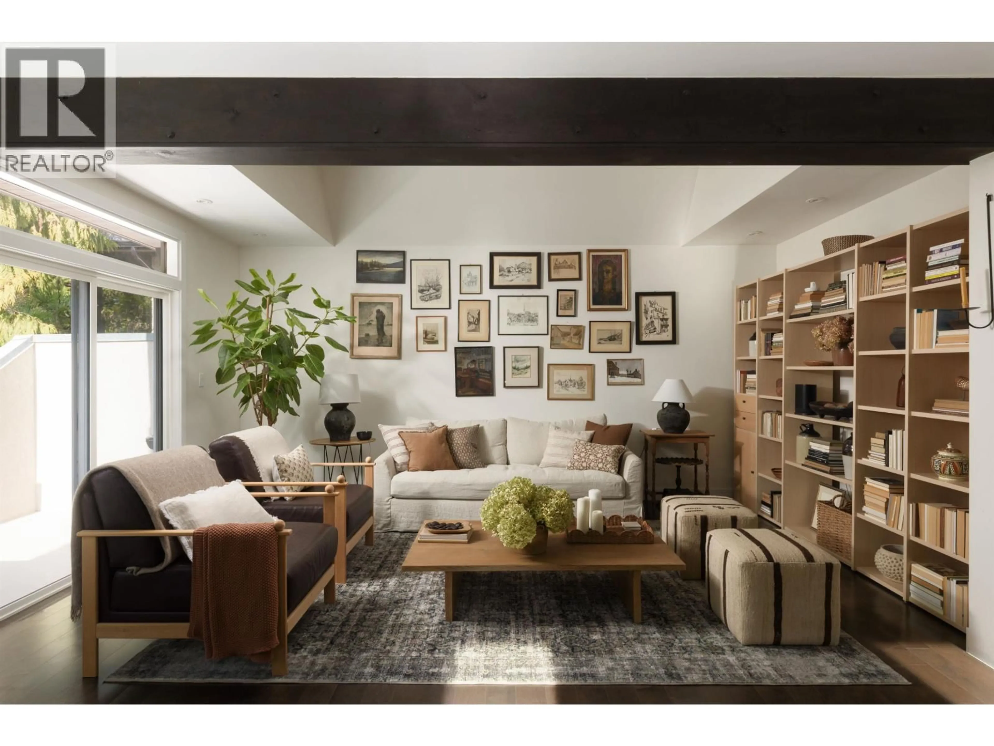 Living room with furniture, unknown for 4777 MAPLERIDGE DRIVE, North Vancouver British Columbia V7R3T6