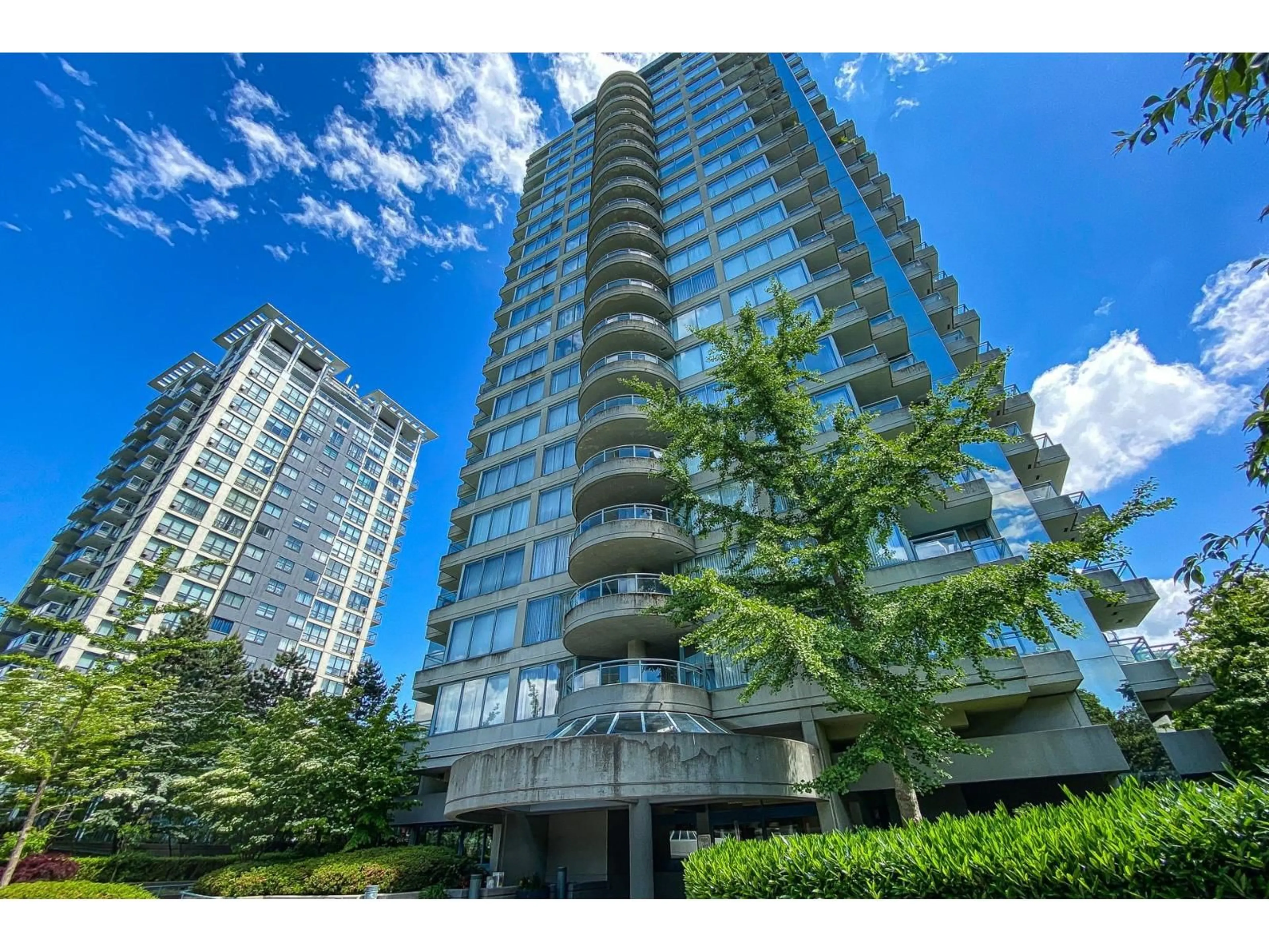 Indoor foyer for 702 - 13383 108 AVENUE, Surrey British Columbia V3T5T6