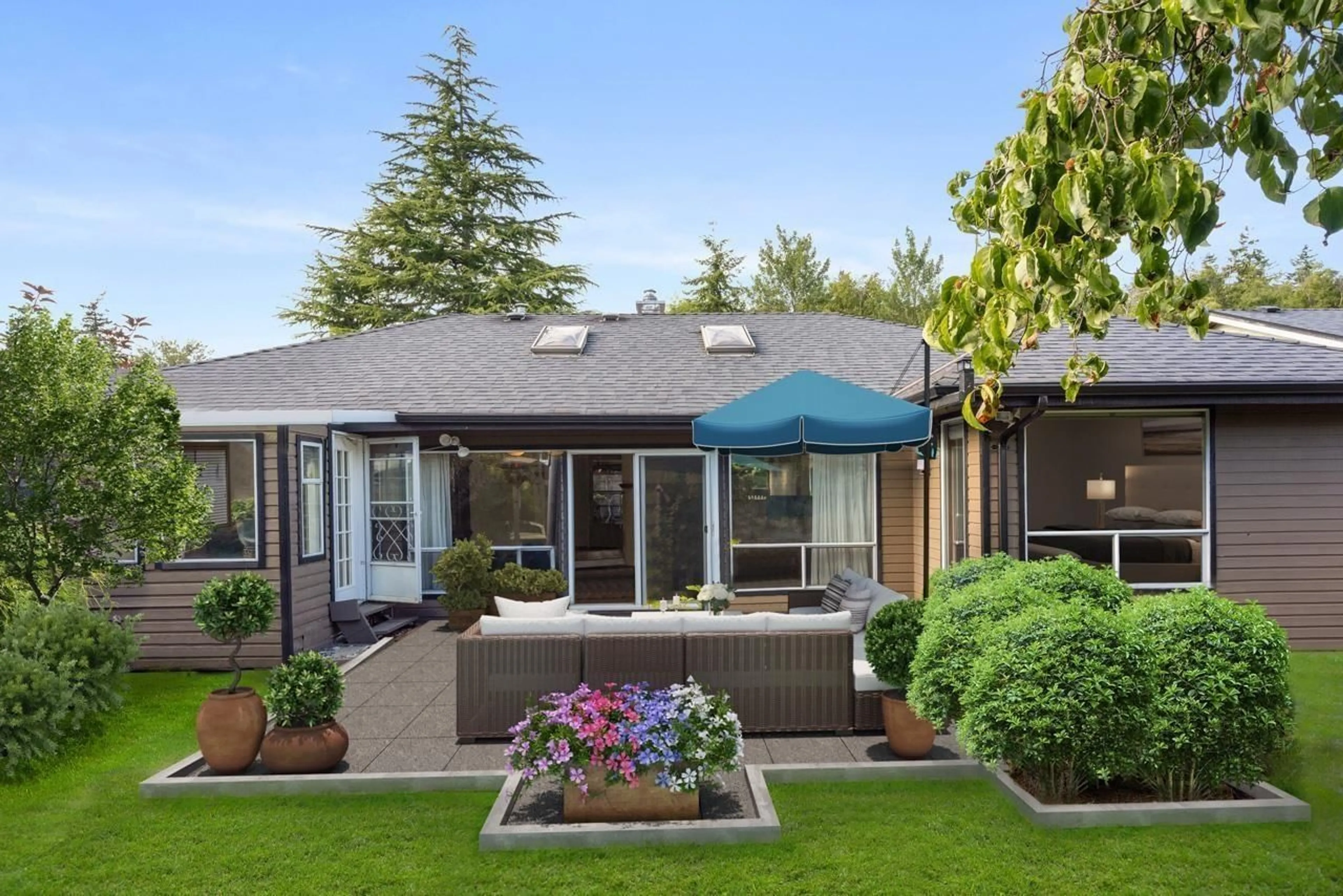 Patio, mountain view for 14098 20 AVENUE, Surrey British Columbia V4A8P8