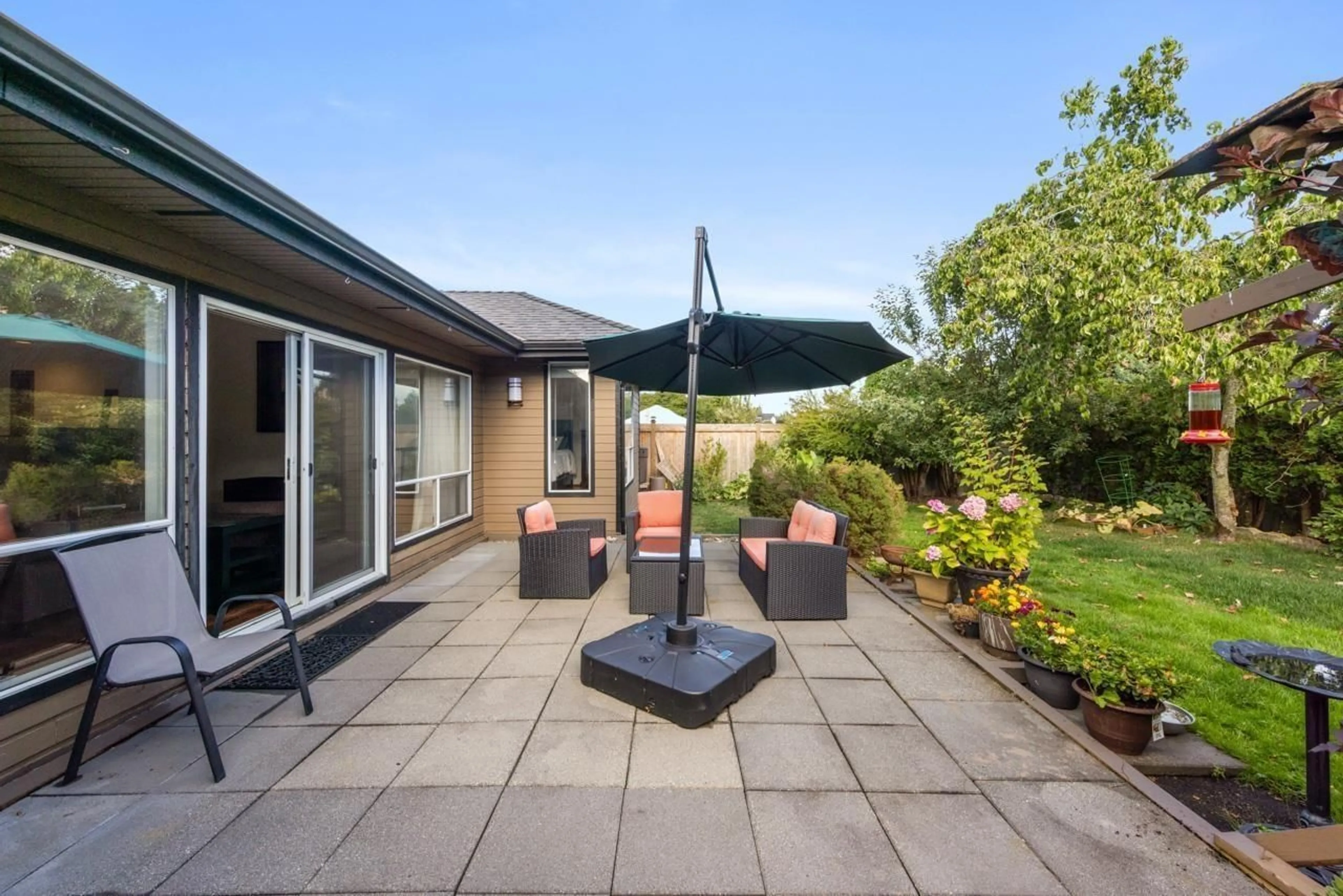 Patio, street for 14098 20 AVENUE, Surrey British Columbia V4A8P8