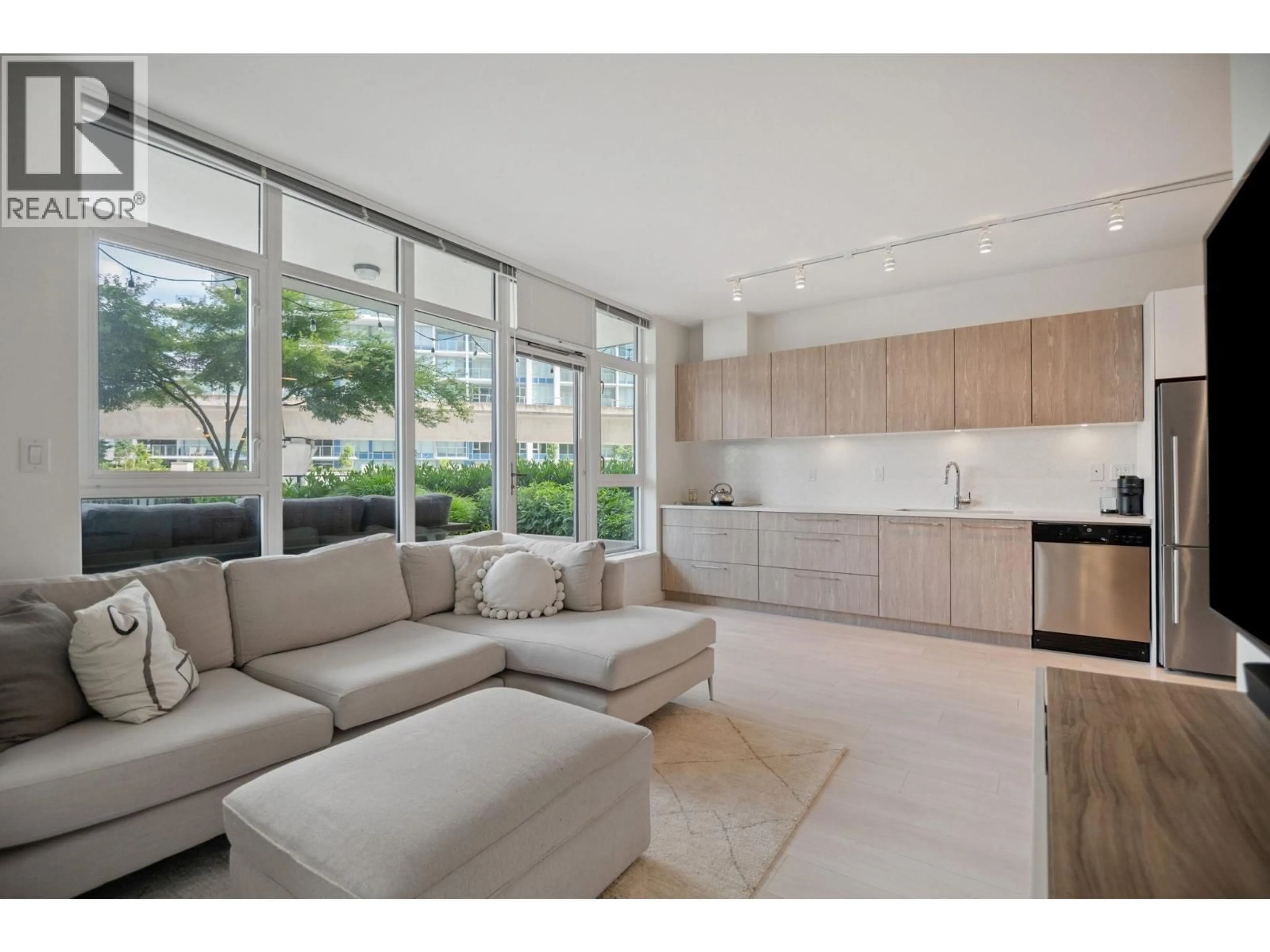 Open concept kitchen, ceramic/tile floor for 208 - 691 NORTH ROAD, Coquitlam British Columbia V3J0H9