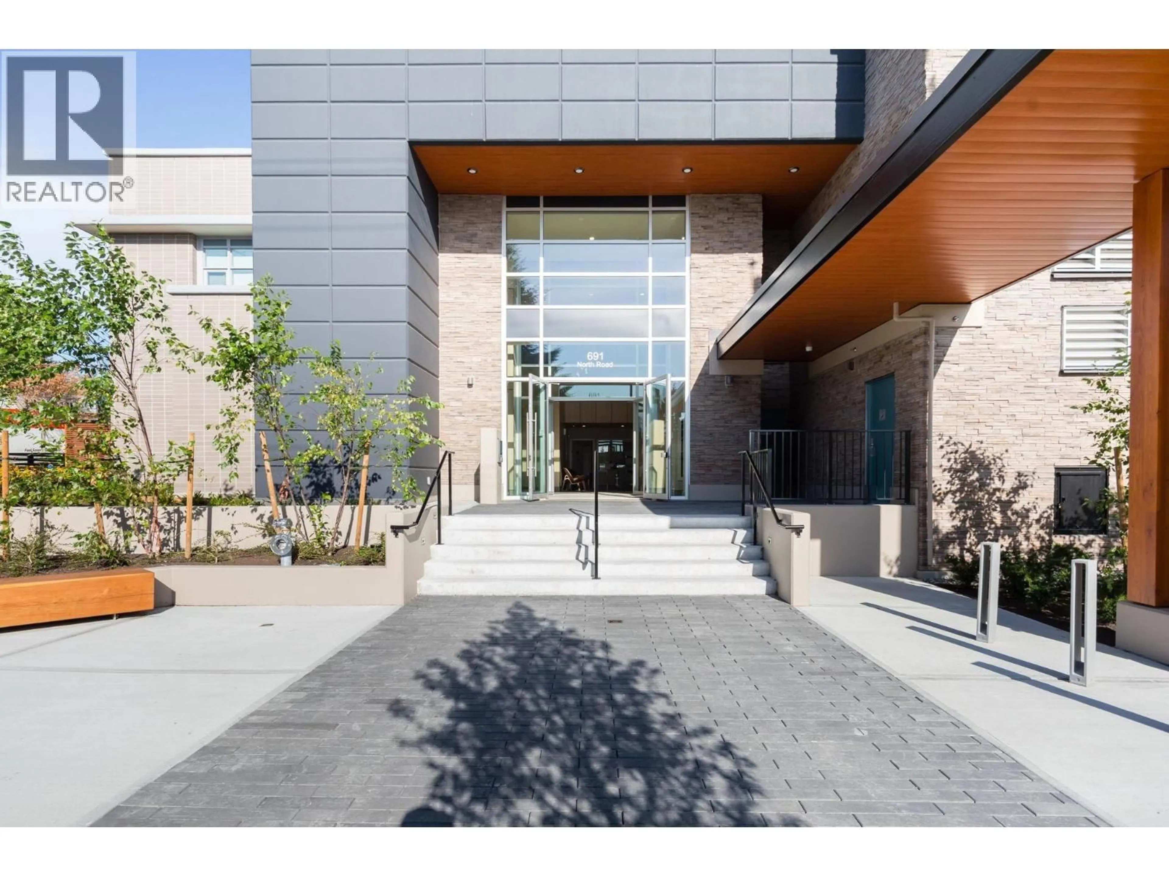 Indoor foyer for 208 - 691 NORTH ROAD, Coquitlam British Columbia V3J0H9