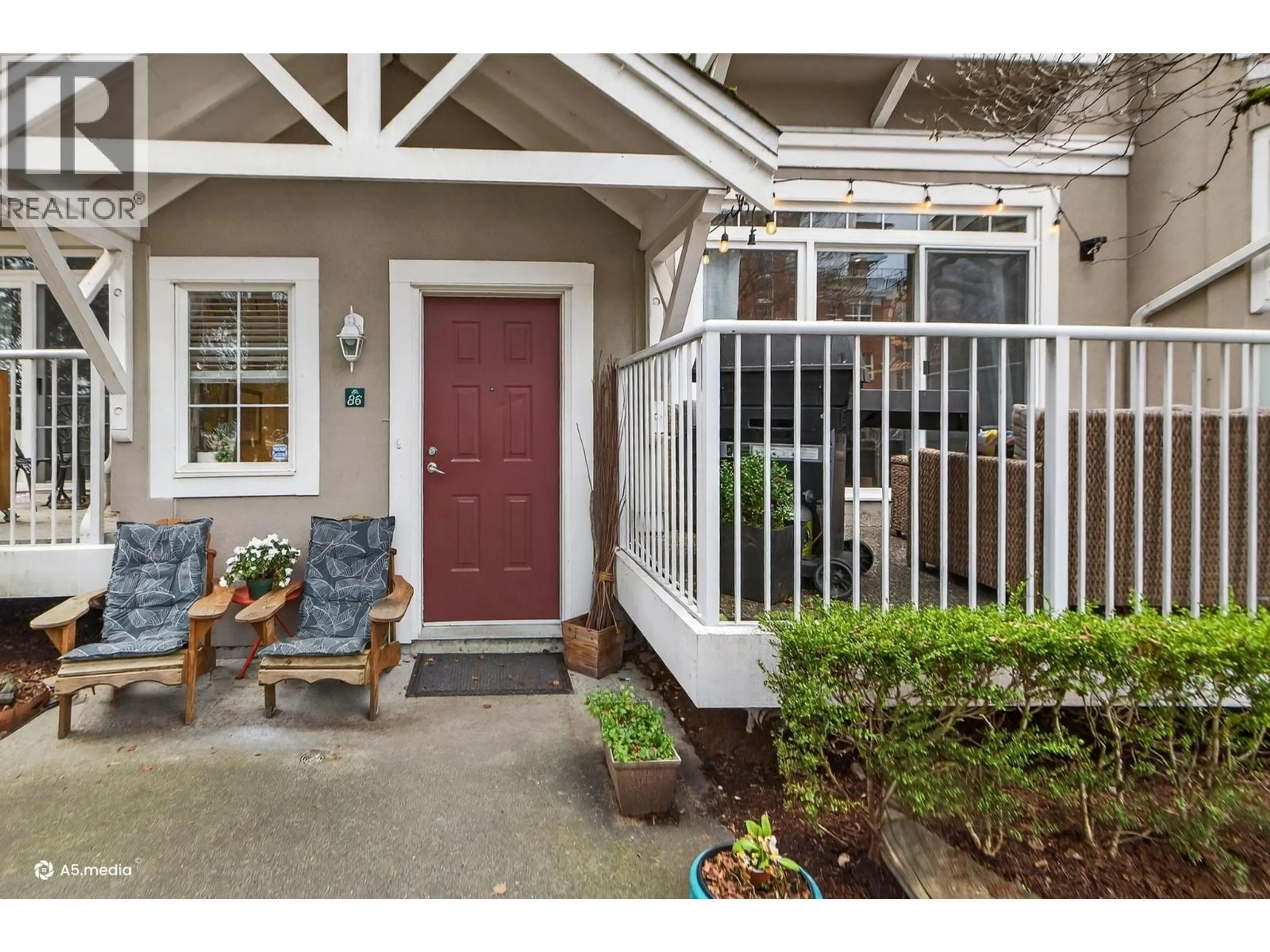 Indoor entryway for 86 - 2422 HAWTHORNE AVENUE, Port Coquitlam British Columbia V3C6K7