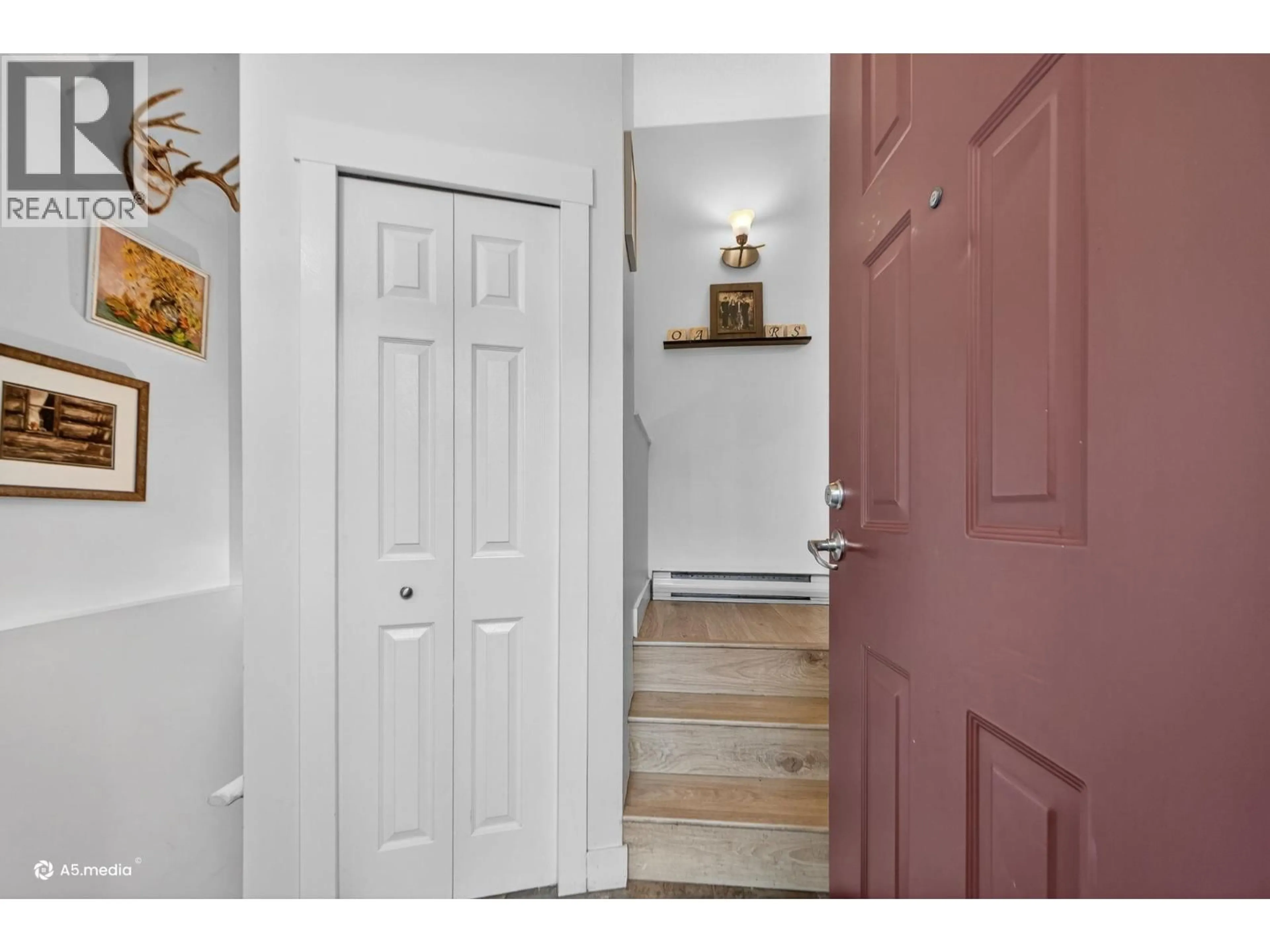 Indoor entryway for 86 - 2422 HAWTHORNE AVENUE, Port Coquitlam British Columbia V3C6K7