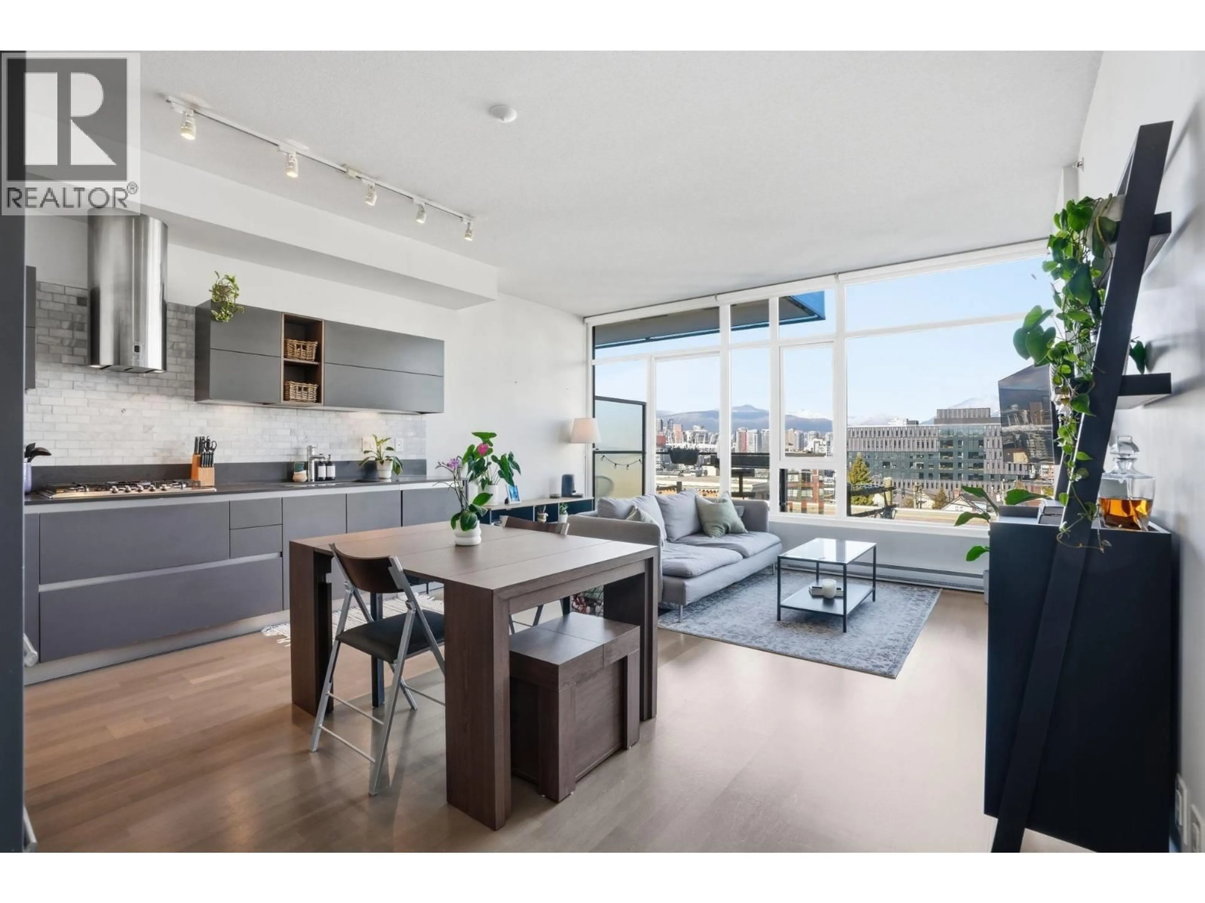 Open concept kitchen, wood/laminate floor for 309 - 133 8TH AVENUE, Vancouver British Columbia V5T1R8