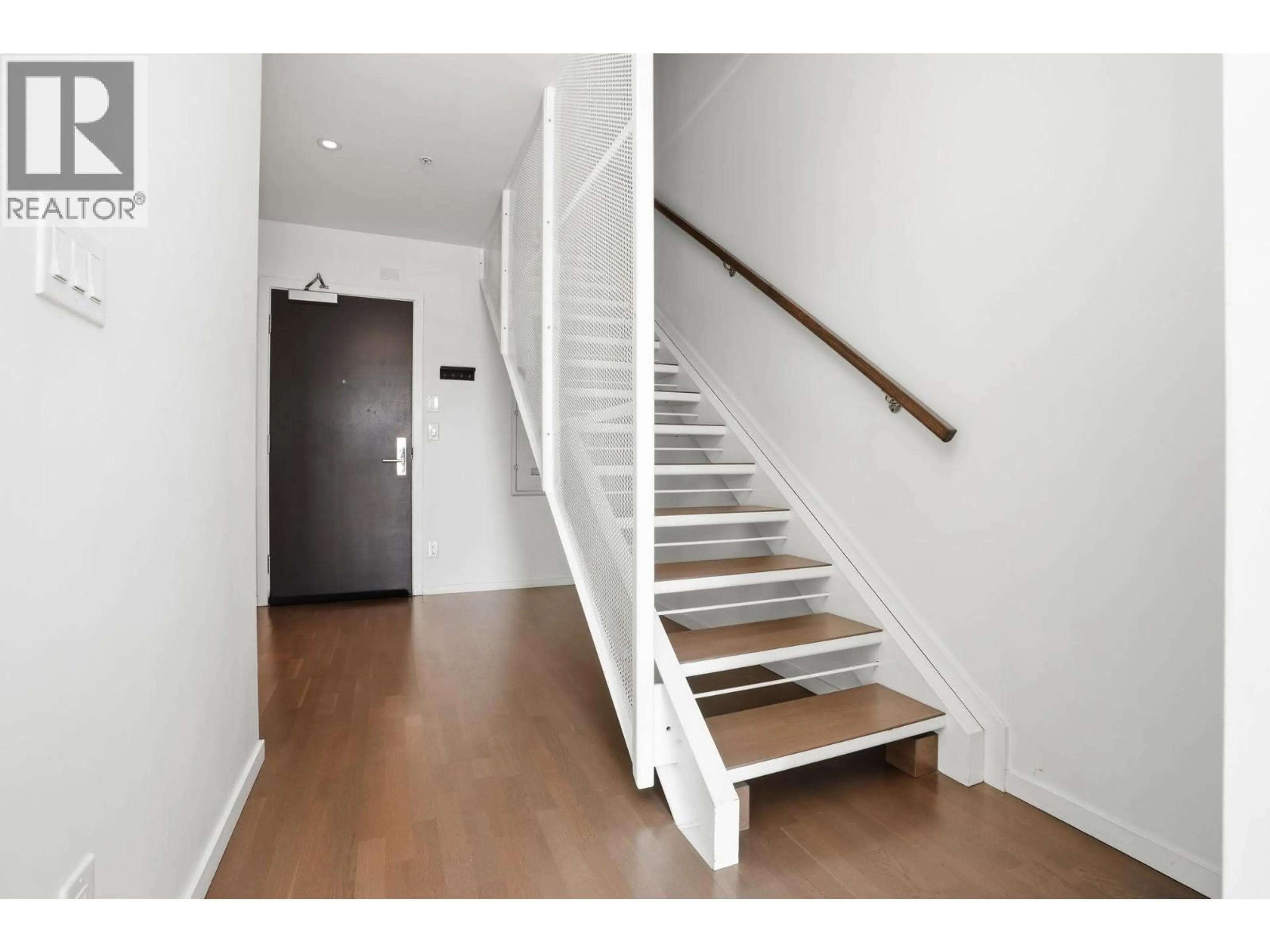 Stairs for 309 - 133 8TH AVENUE, Vancouver British Columbia V5T1R8