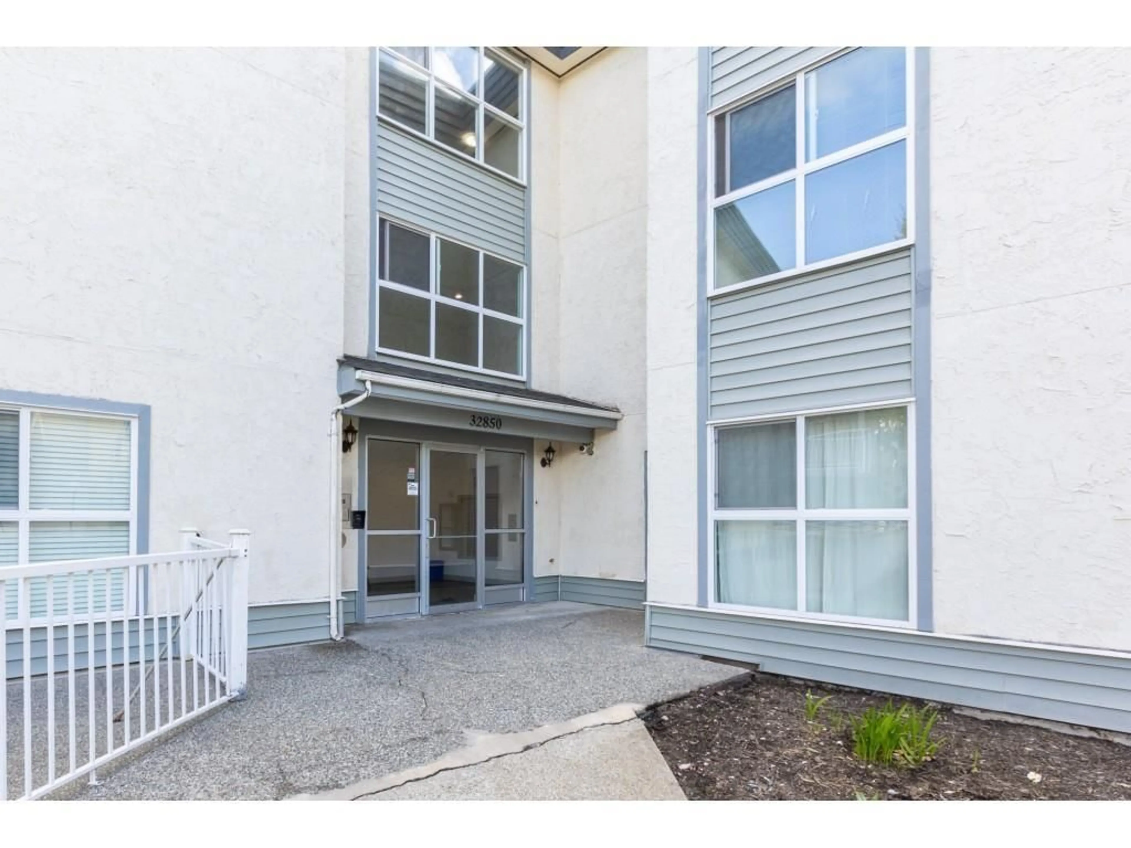 Indoor foyer for 229 - 32850 GEORGE FERGUSON WAY, Abbotsford British Columbia V2S7K1