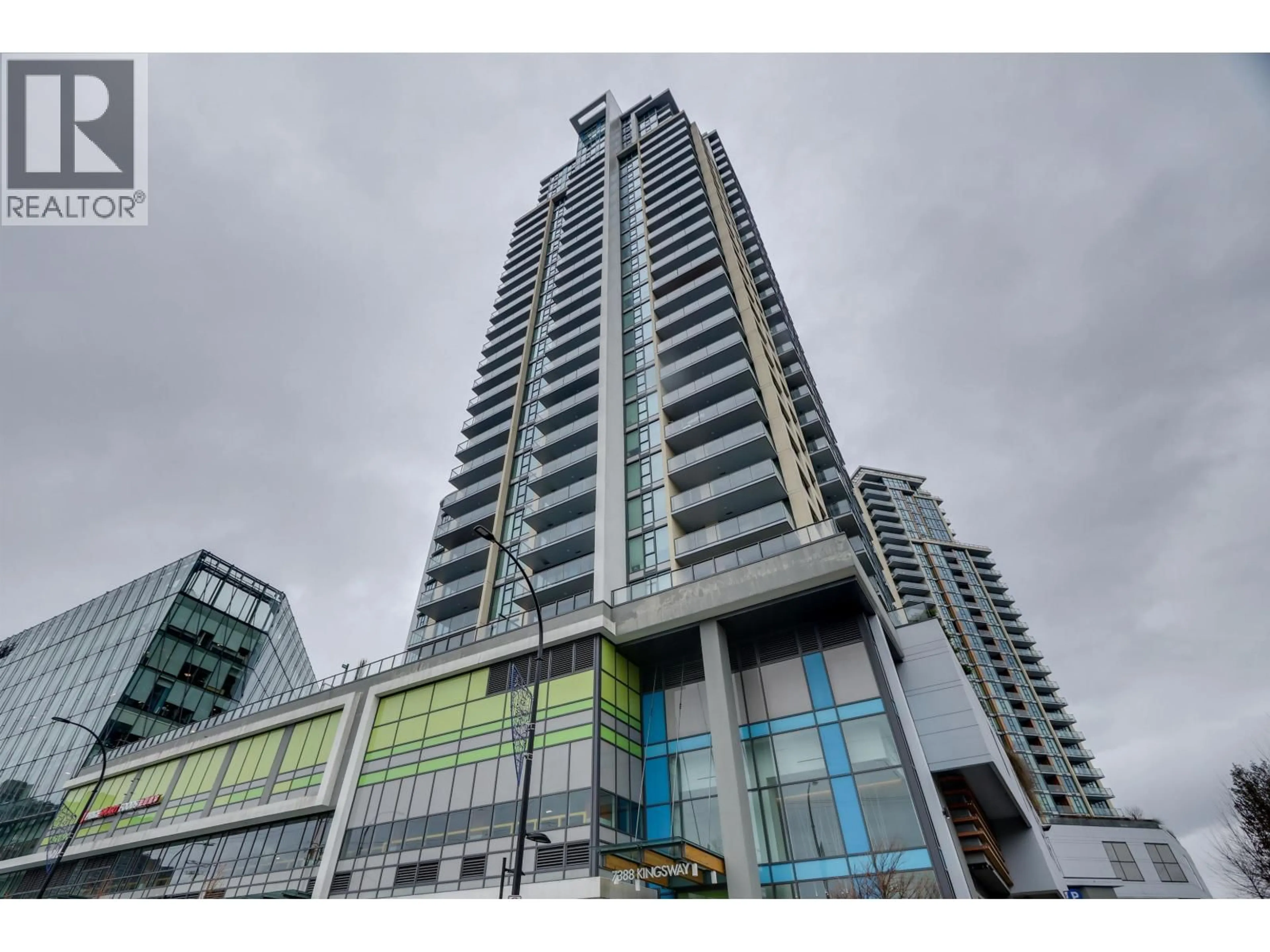 Indoor foyer for 901 - 7388 KINGSWAY, Burnaby British Columbia V3N0G9