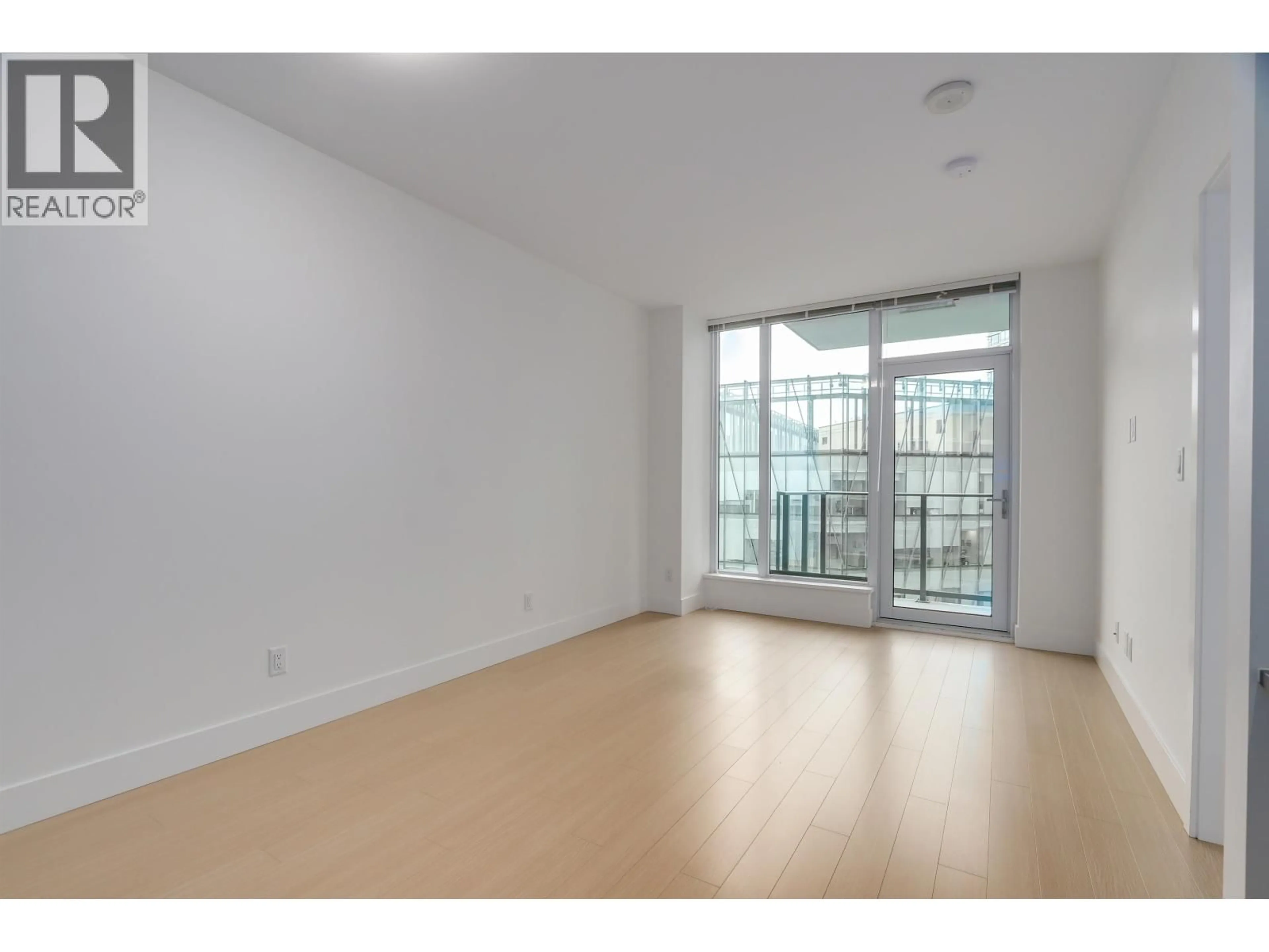 A pic of a room for 901 - 7388 KINGSWAY, Burnaby British Columbia V3N0G9