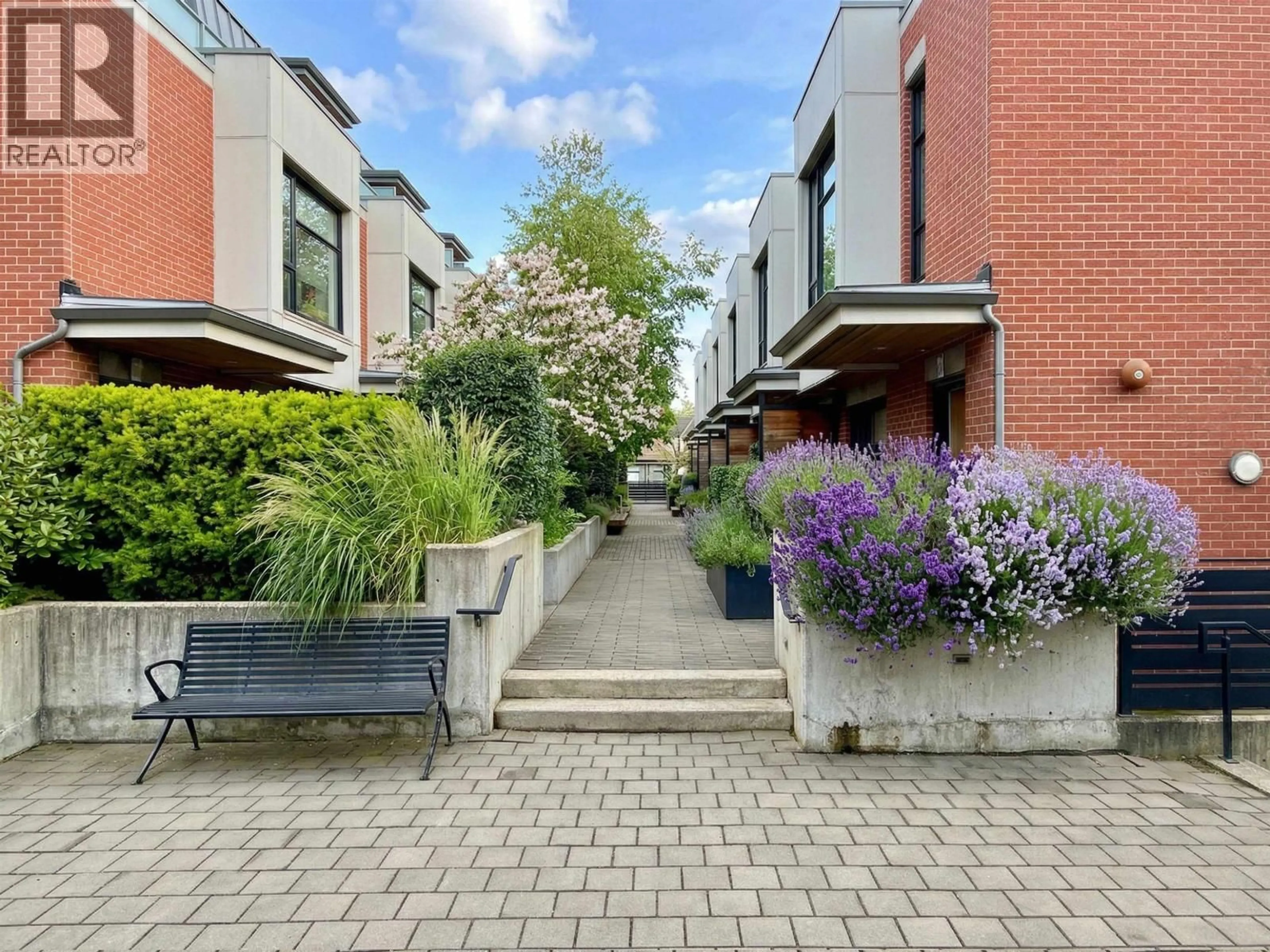 Patio, street for 5458 OAK STREET, Vancouver British Columbia V6M2V6