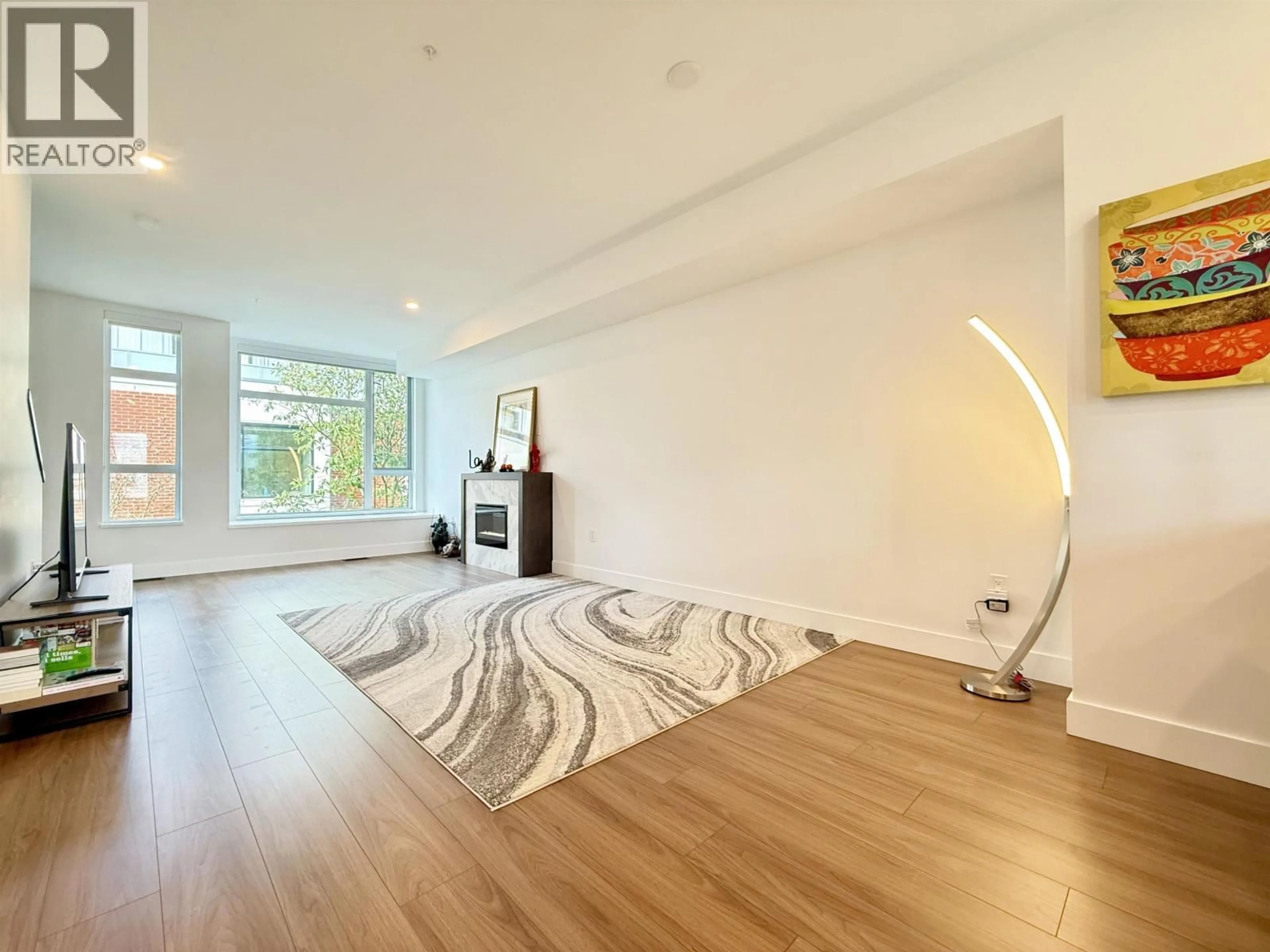 Unknown for 5458 OAK STREET, Vancouver British Columbia V6M2V6