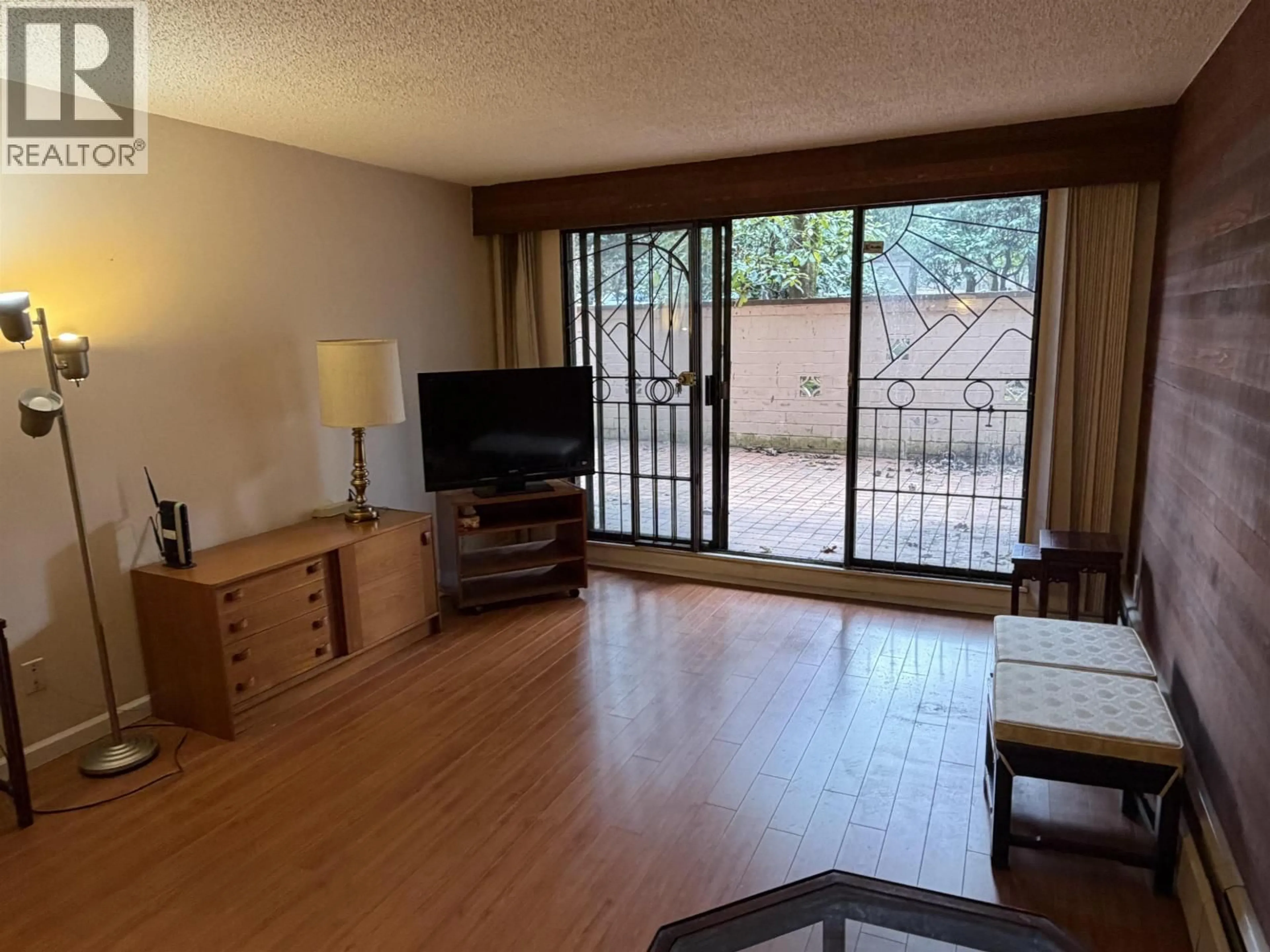 A pic of a room for 109 - 3925 KINGSWAY, Burnaby British Columbia V5H3Y7