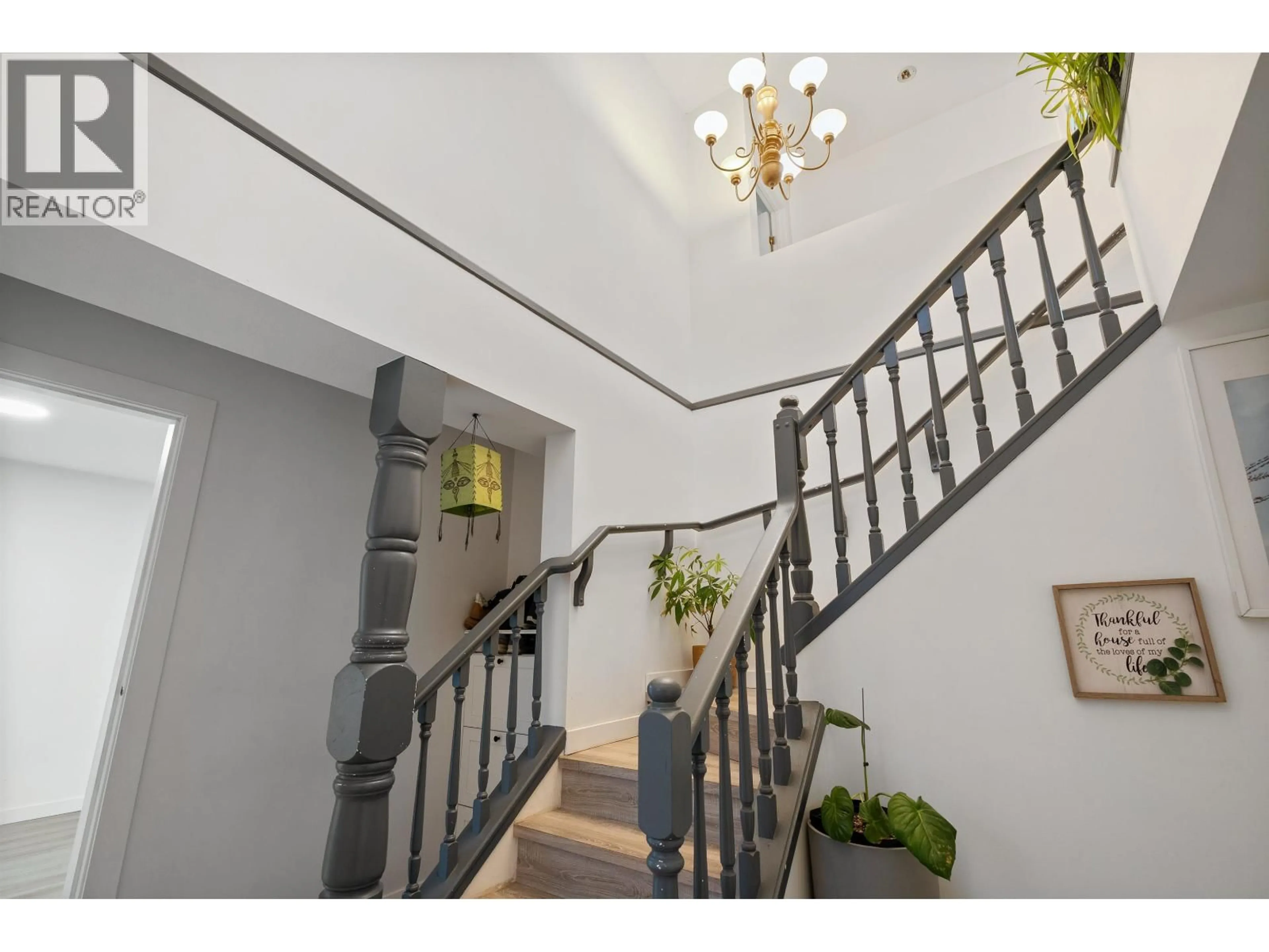 Indoor foyer for 2378 MARIANA PLACE, Coquitlam British Columbia V3K6S2