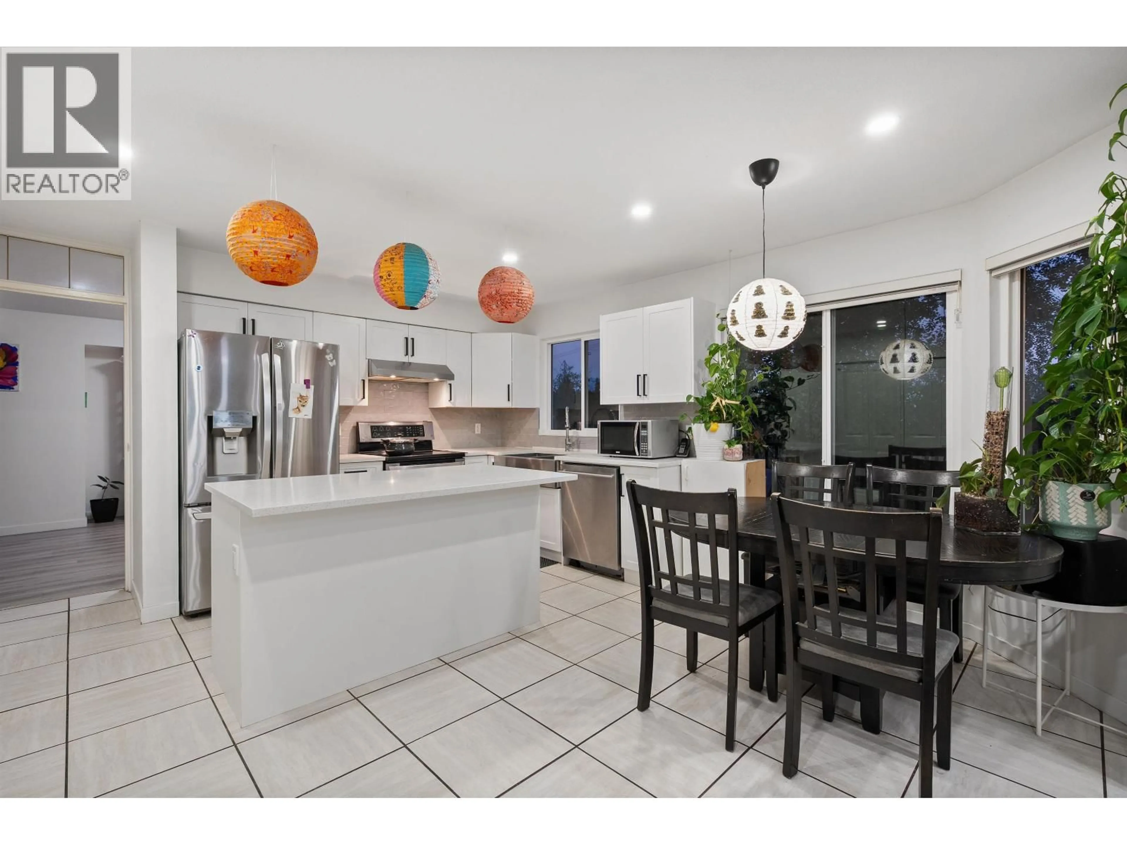 Open concept kitchen, ceramic/tile floor for 2378 MARIANA PLACE, Coquitlam British Columbia V3K6S2