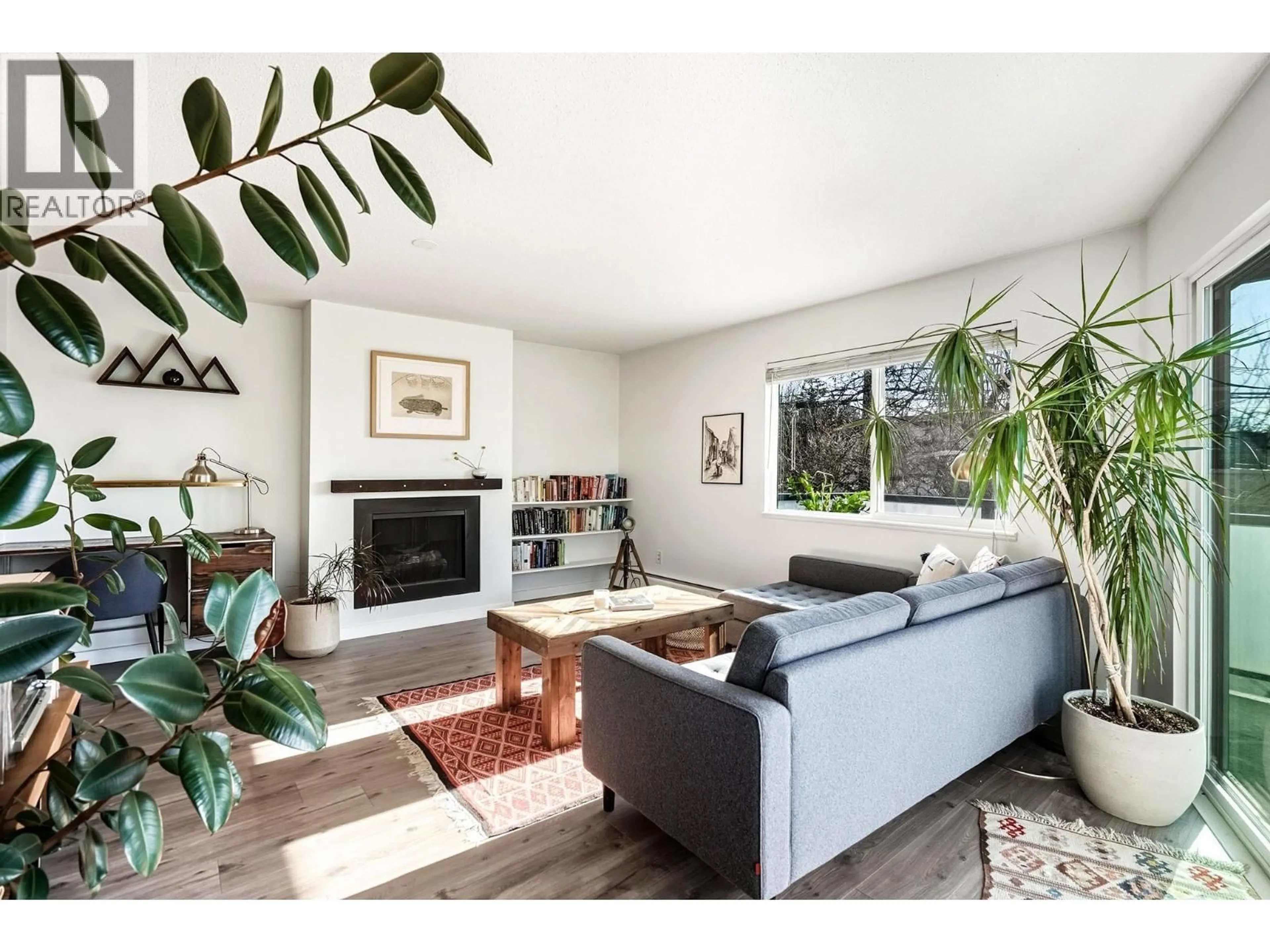 Living room with furniture, unknown for 201 - 1429 WILLIAM STREET, Vancouver British Columbia V5L4W8