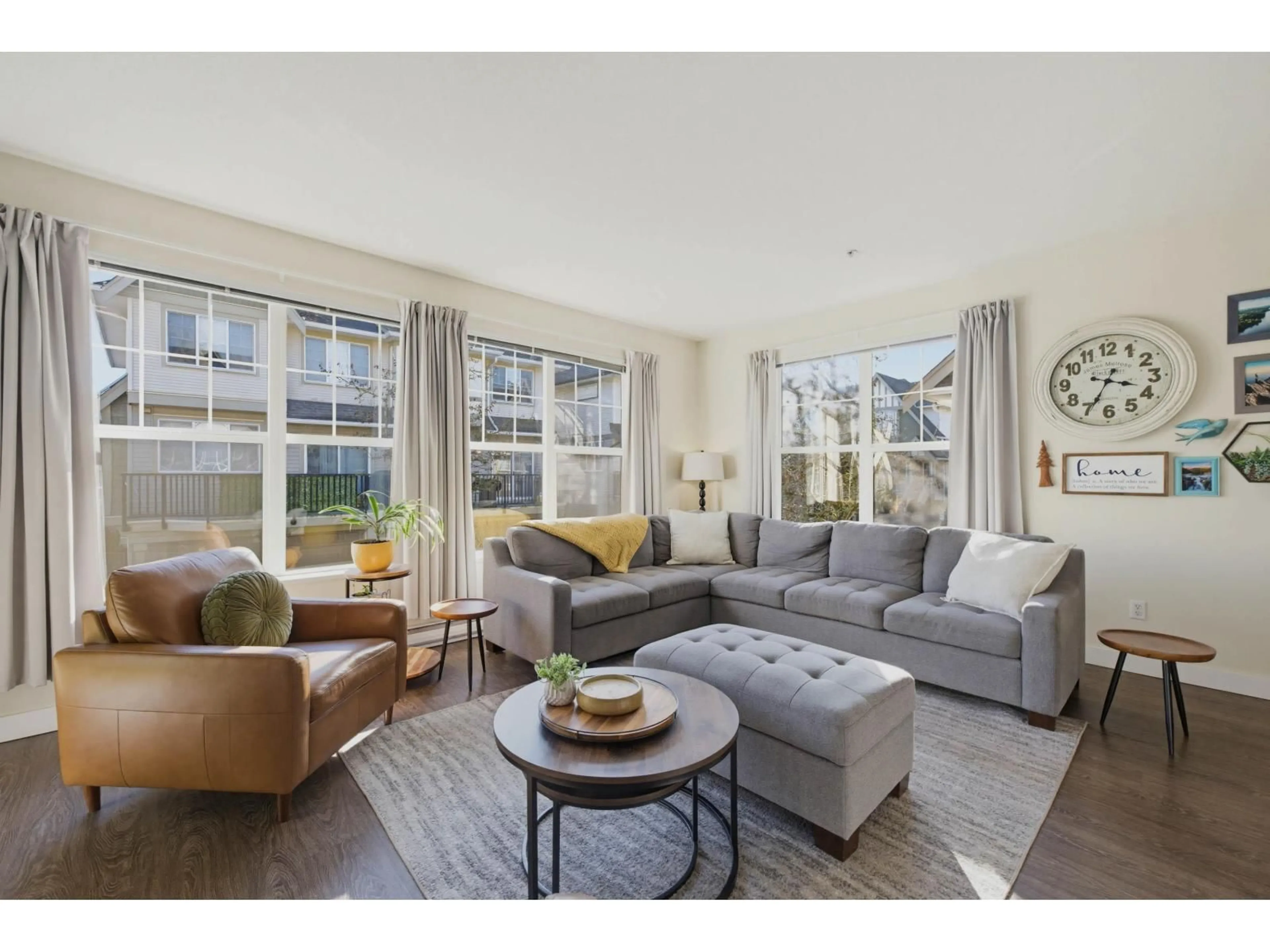 Living room with furniture, unknown for 27 - 8089 209 STREET, Langley British Columbia V2Y0B1