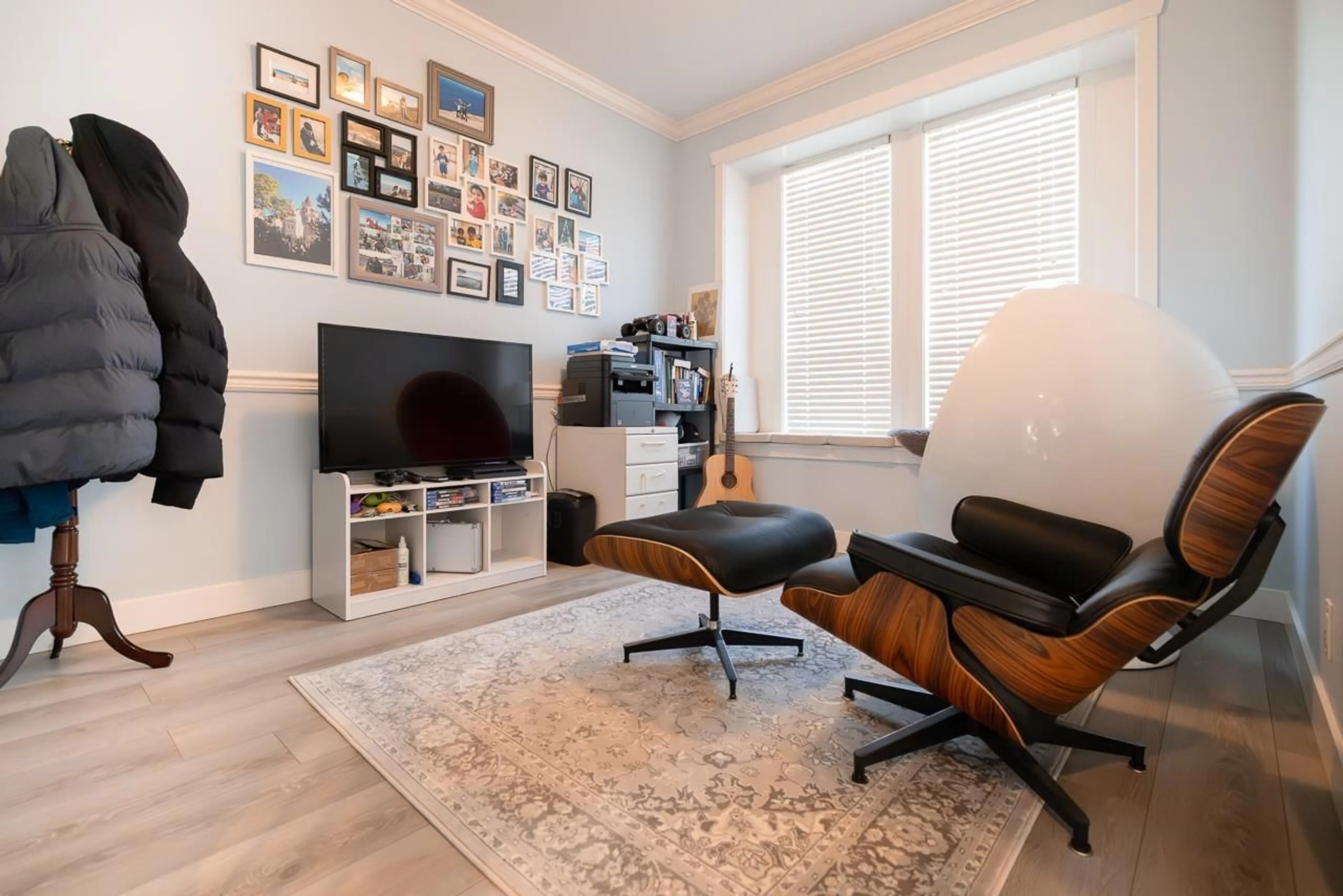 Living room with furniture, unknown for 18940 72 AVENUE, Surrey British Columbia V4N5M8