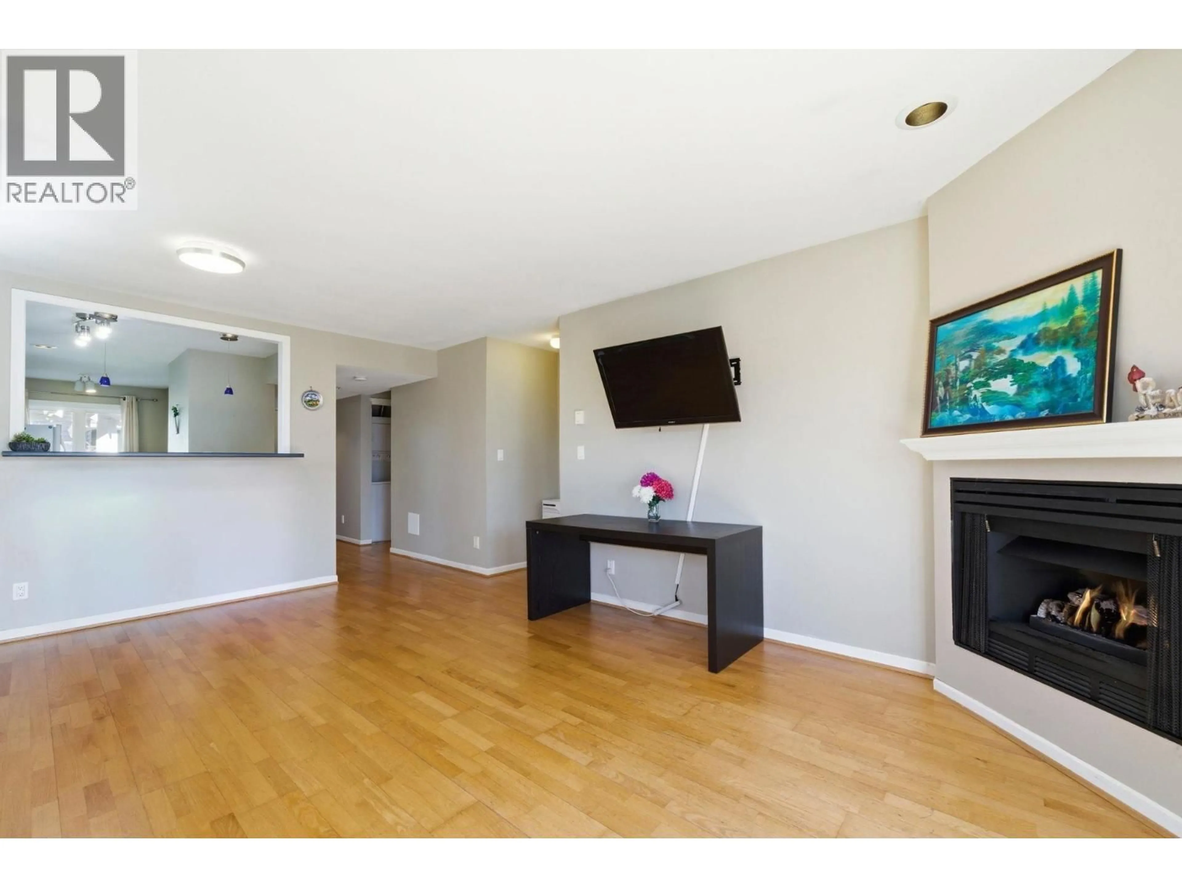 Unknown for 203 - 1538 BOWSER AVENUE, North Vancouver British Columbia V7P2Y3