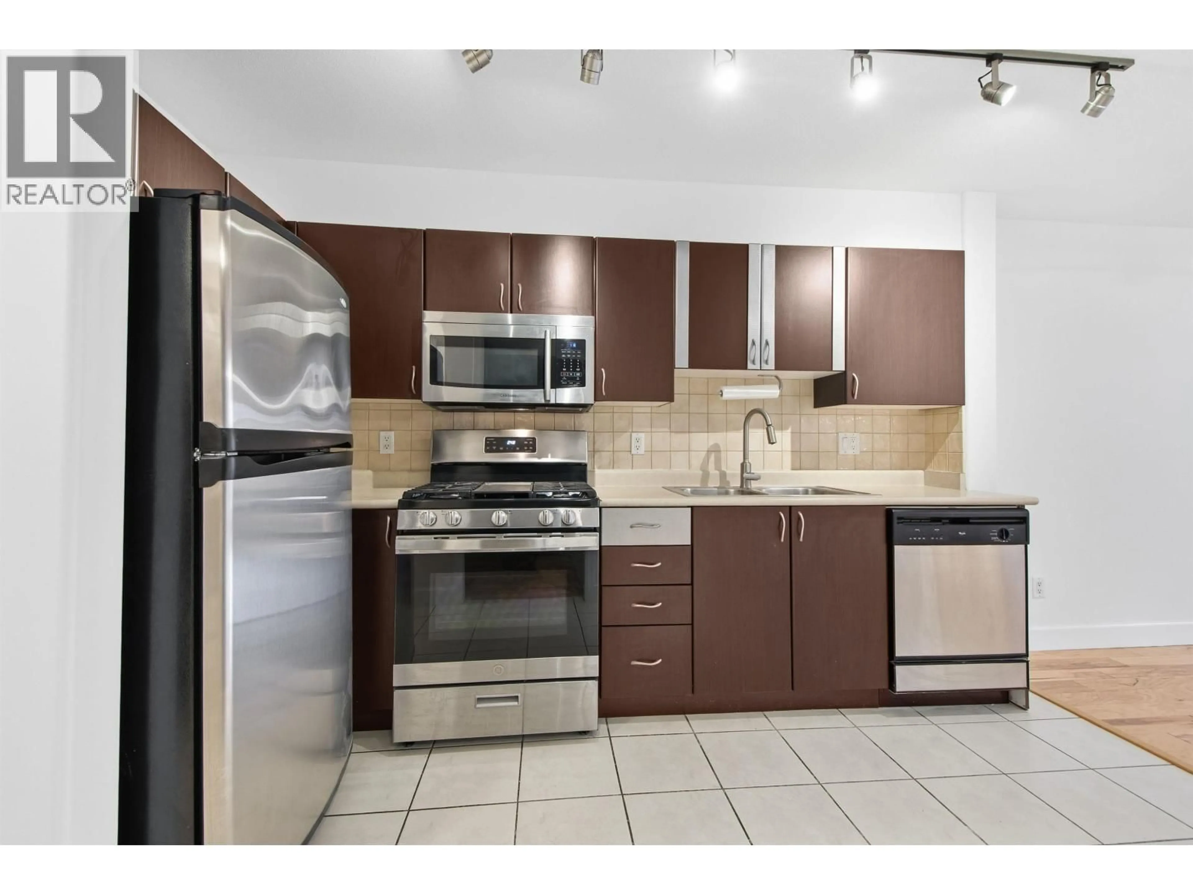 Standard kitchen, ceramic/tile floor for 201 - 2741 HASTINGS STREET, Vancouver British Columbia V5K1Z8