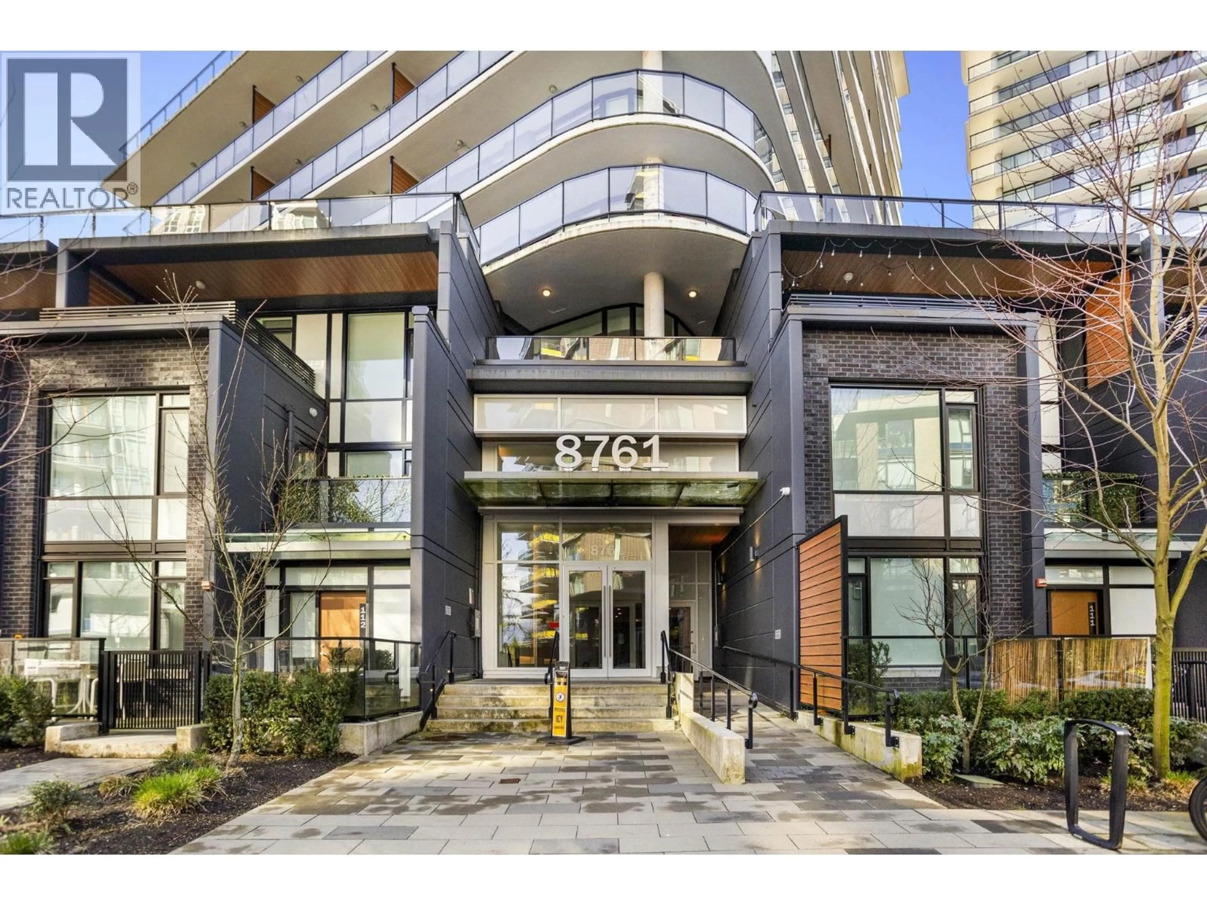 Indoor foyer for 108 - 8761 UNIVERSITY CRESCENT, Burnaby British Columbia V5A4Y8