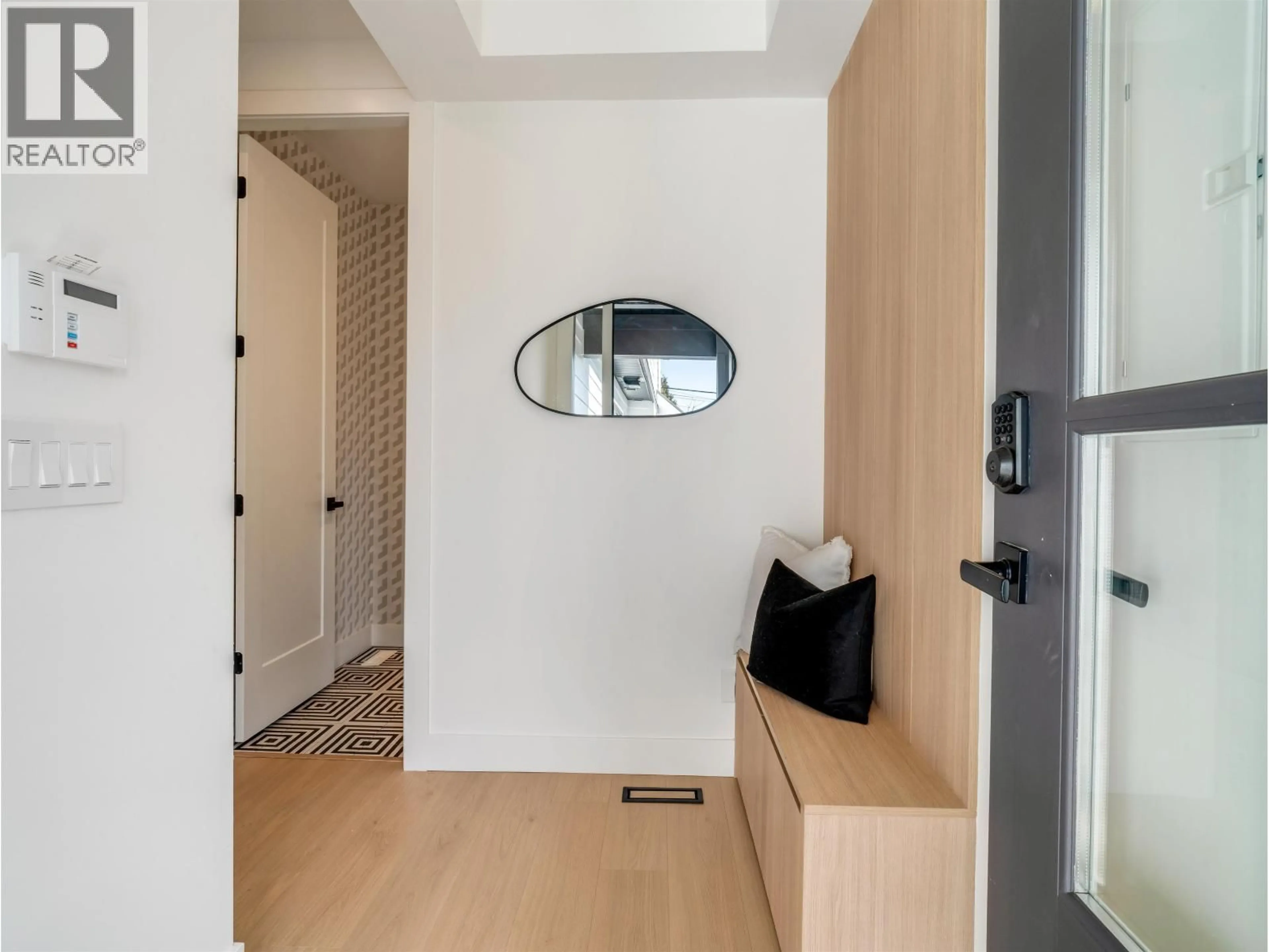 Indoor entryway for 104 - 359 LAVAL STREET, Coquitlam British Columbia V3K4W7