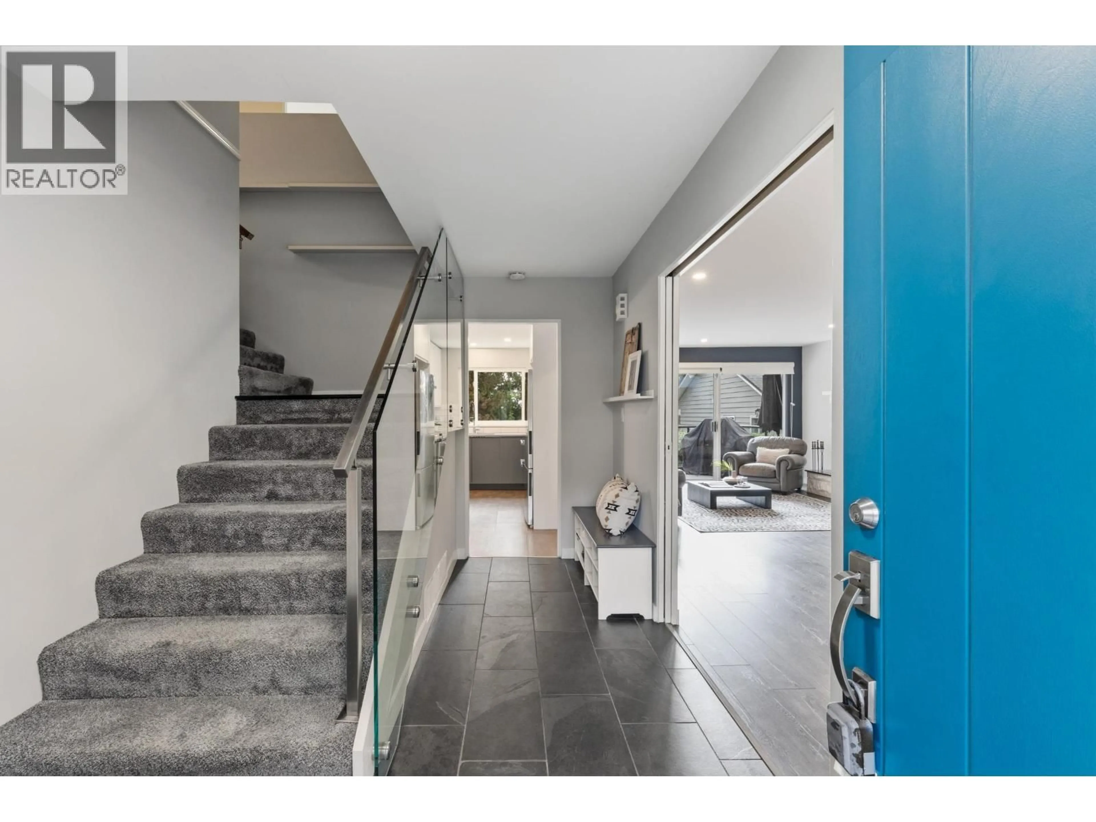 Indoor foyer for 363 DARTMOOR DRIVE, Coquitlam British Columbia V3K5R6