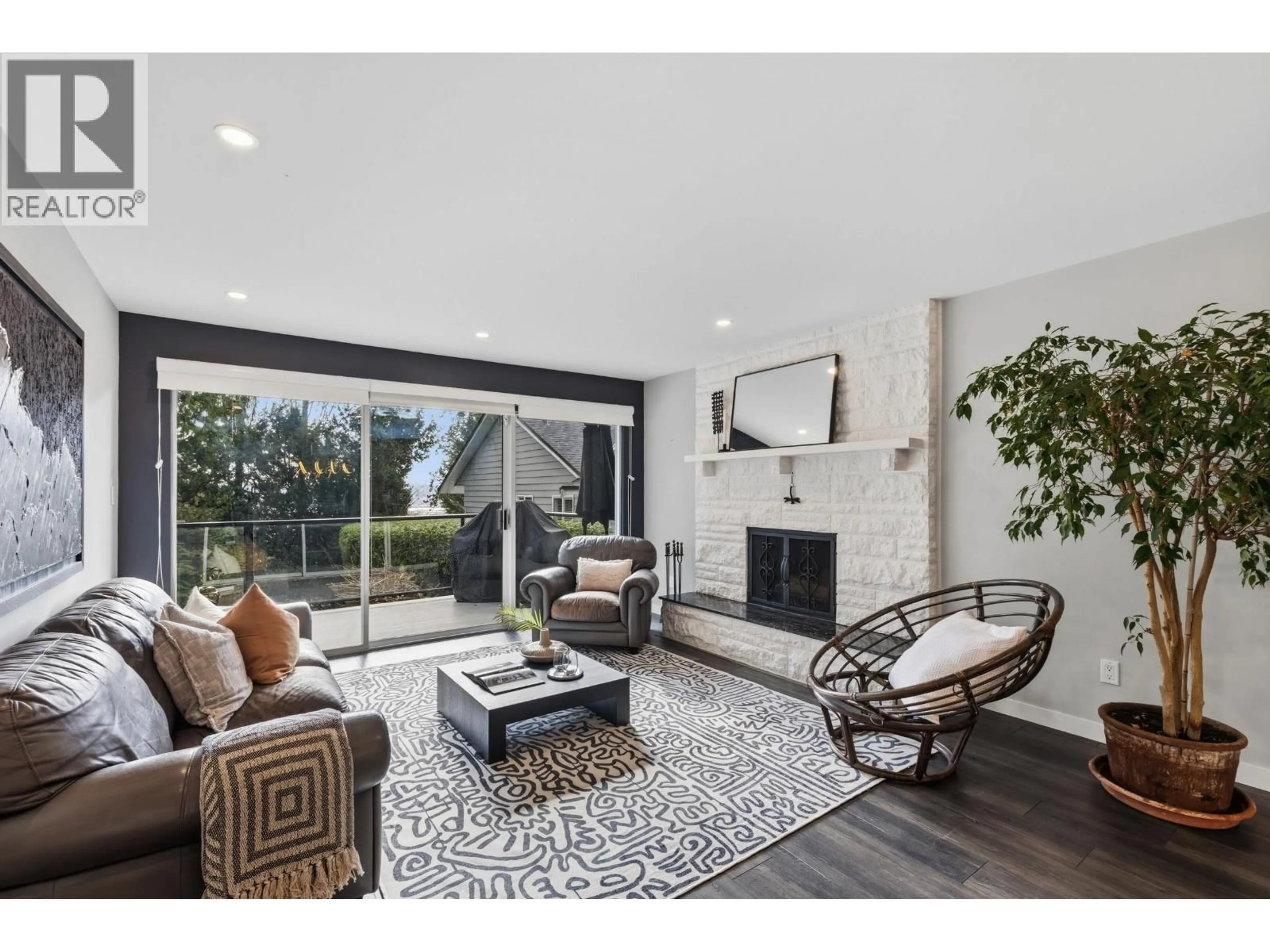 Living room with furniture, unknown for 363 DARTMOOR DRIVE, Coquitlam British Columbia V3K5R6