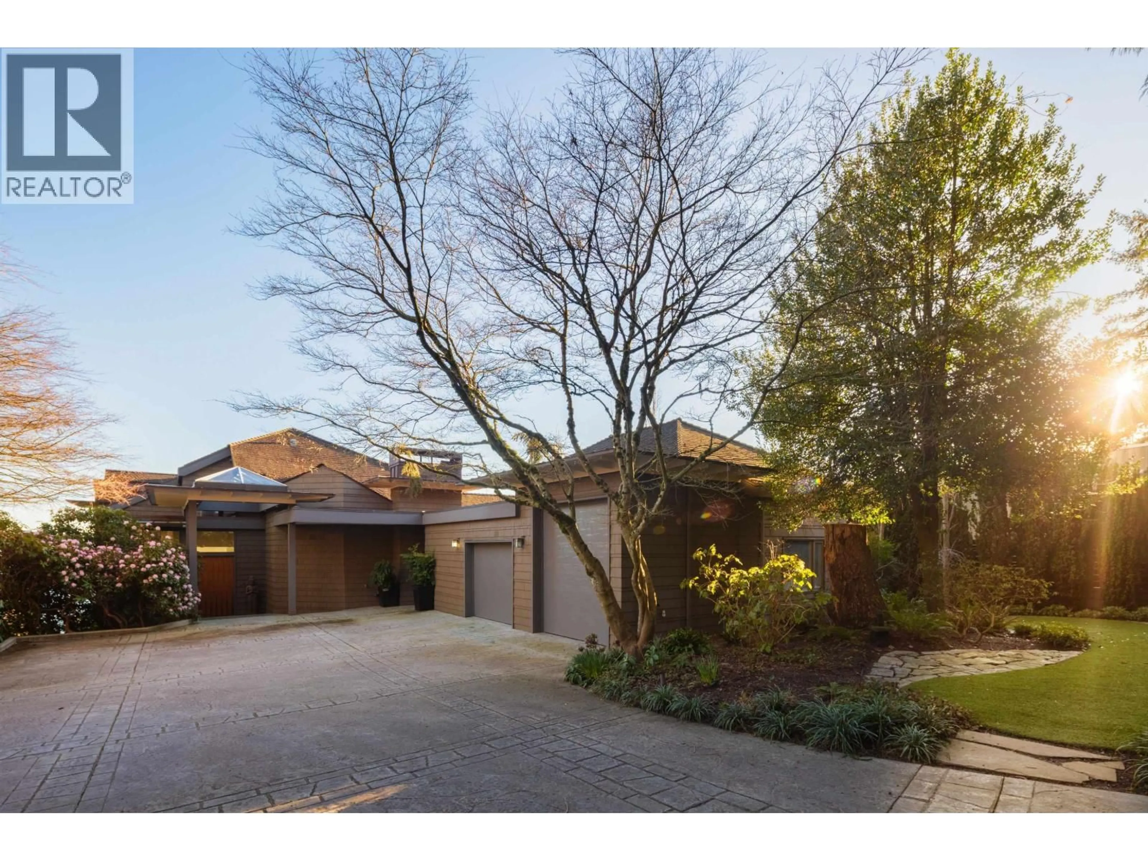 A pic from outside/outdoor area/front of a property/back of a property/a pic from drone, street for 3460 ROCKVIEW PLACE, West Vancouver British Columbia V7V3H3