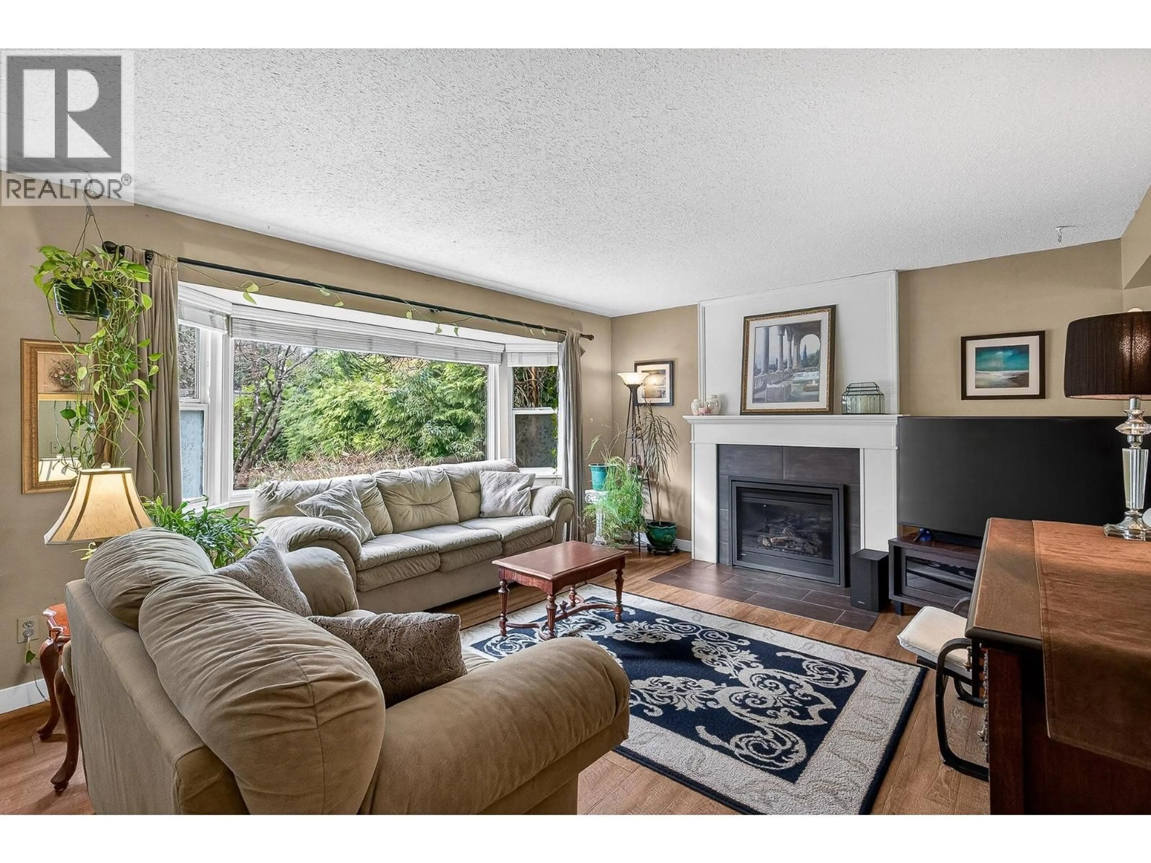Living room with furniture, unknown for 21149 GLENWOOD AVENUE, Maple Ridge British Columbia V2X8L1