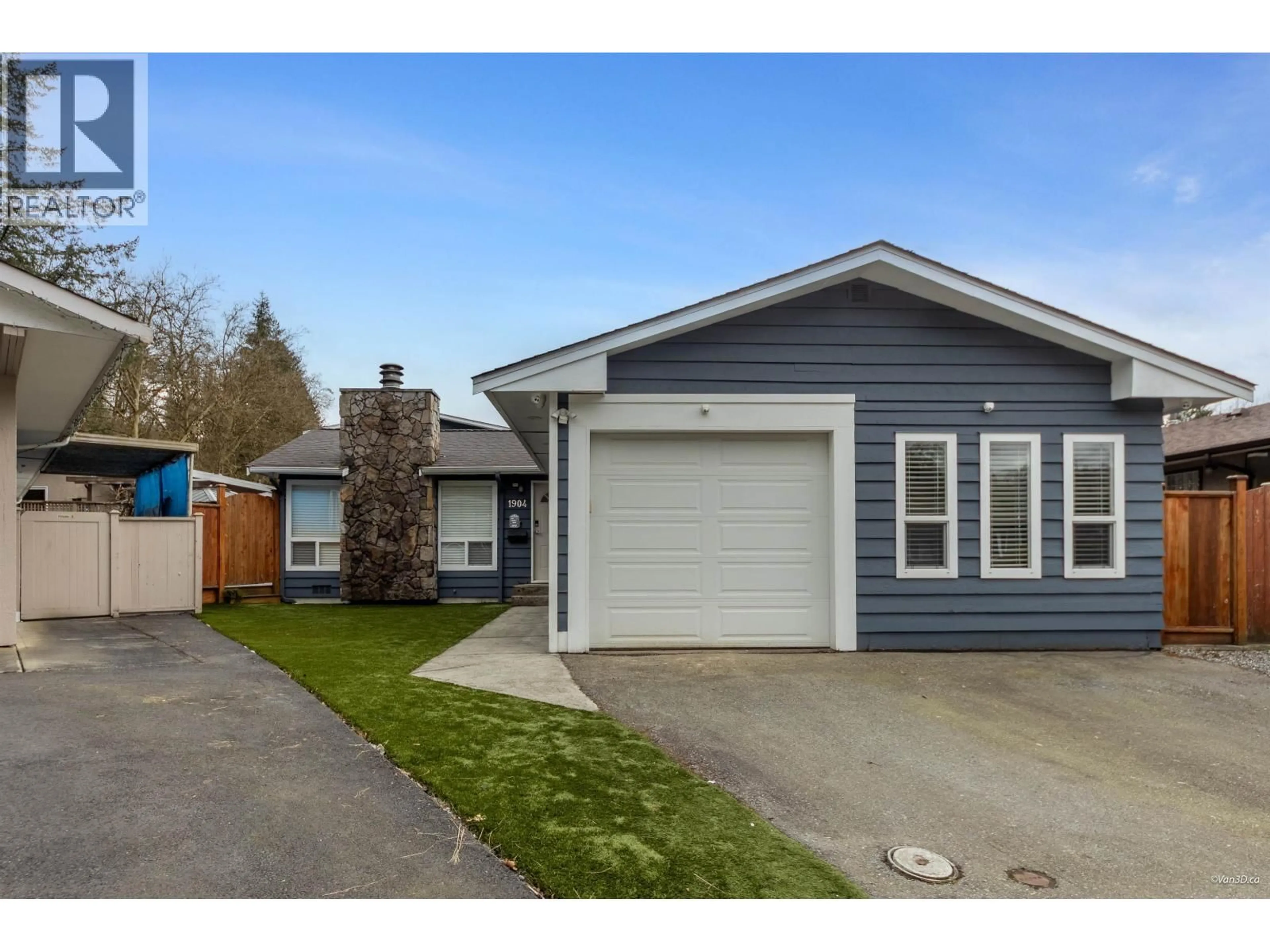 Home with vinyl exterior material, street for 1904 LODGE PLACE, Coquitlam British Columbia V3E1A9