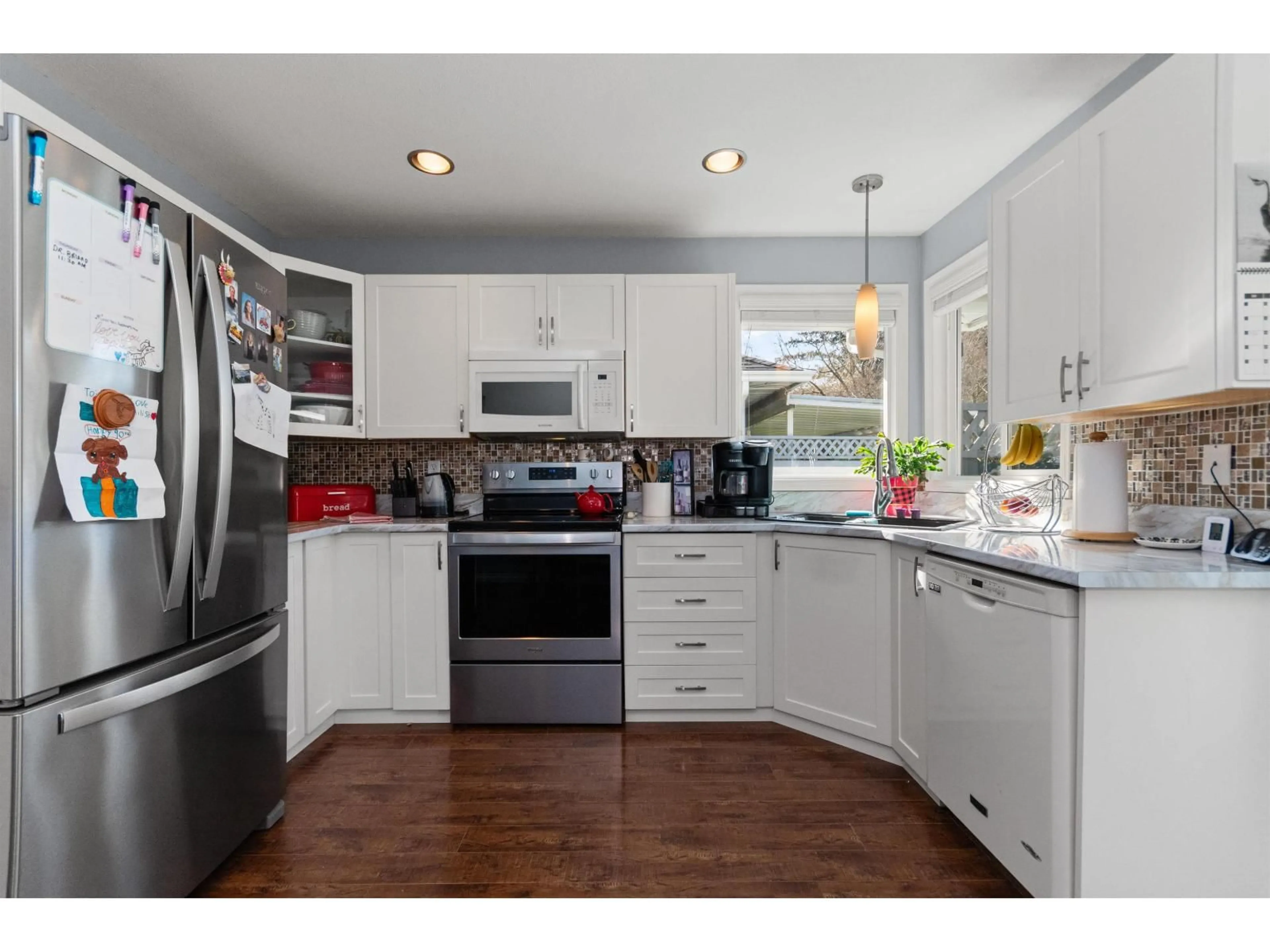 Open concept kitchen, wood/laminate floor for 31 - 45175 WELLS ROAD, Chilliwack British Columbia V2R3K7