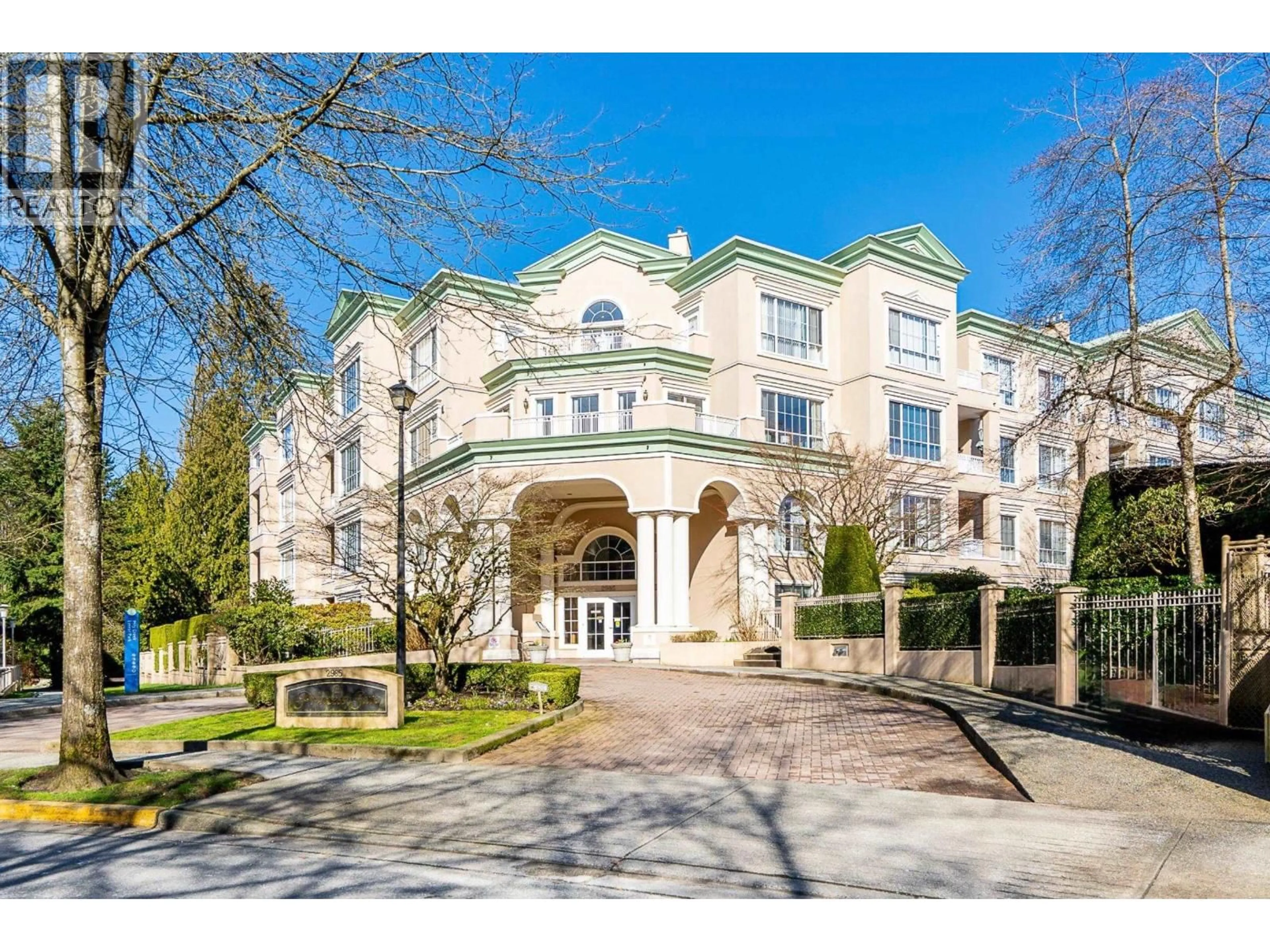 Indoor foyer for 318 - 2985 PRINCESS CRESCENT, Coquitlam British Columbia V3B7P3