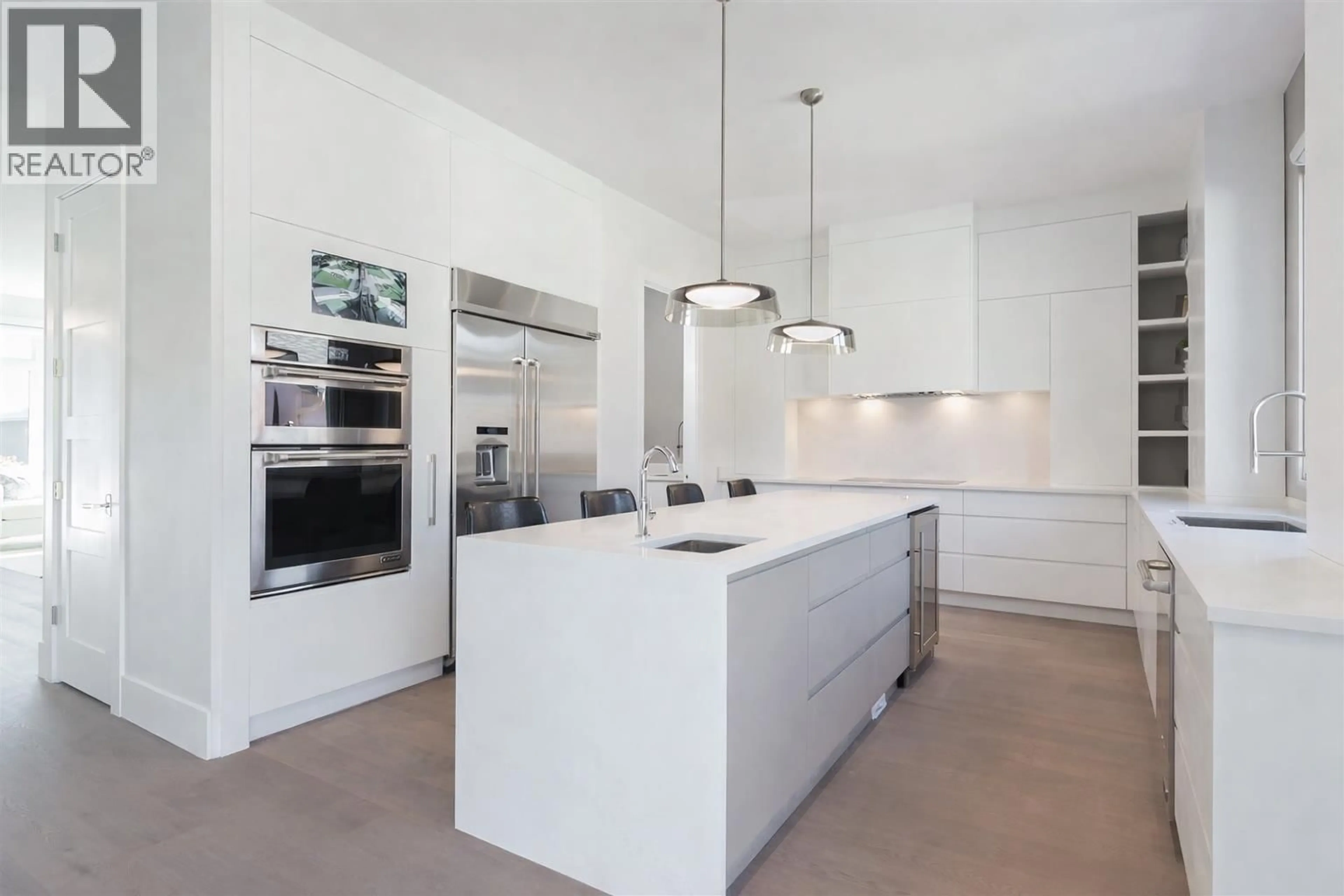 Contemporary kitchen, unknown for 356 28TH STREET, North Vancouver British Columbia V7N2J1