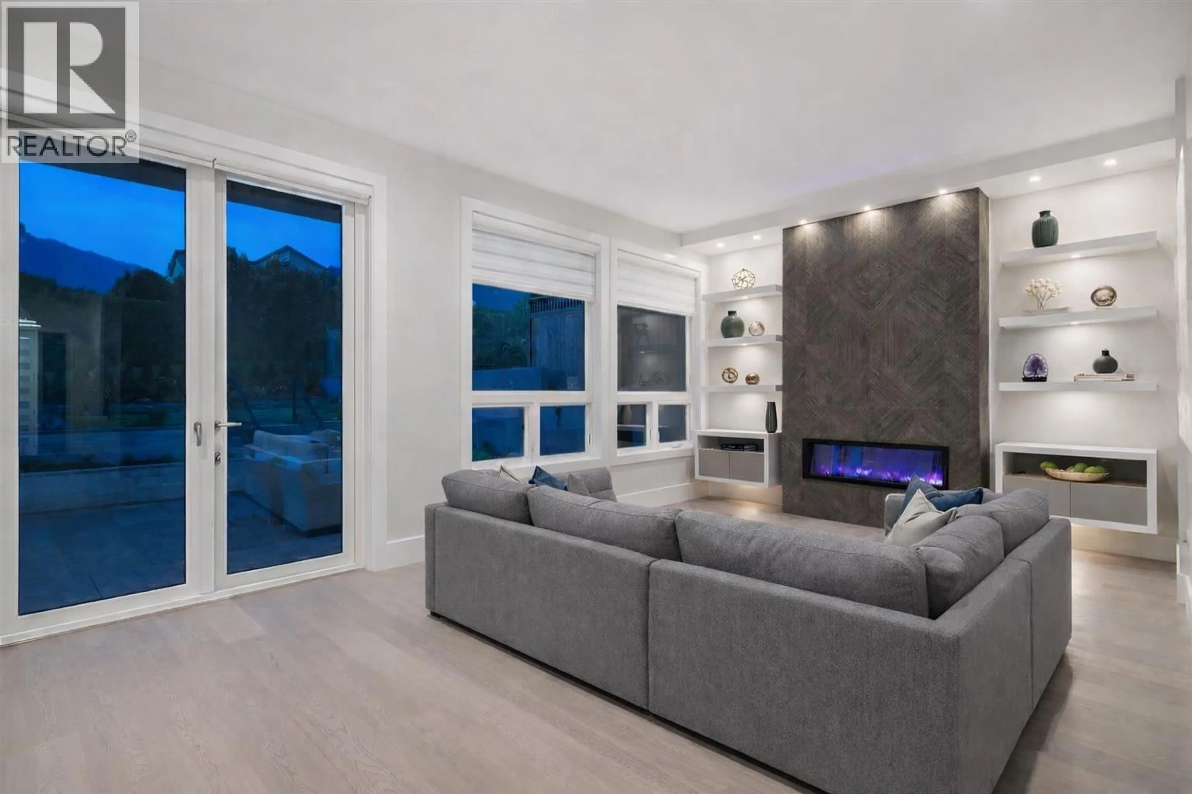 Living room with furniture, unknown for 356 28TH STREET, North Vancouver British Columbia V7N2J1