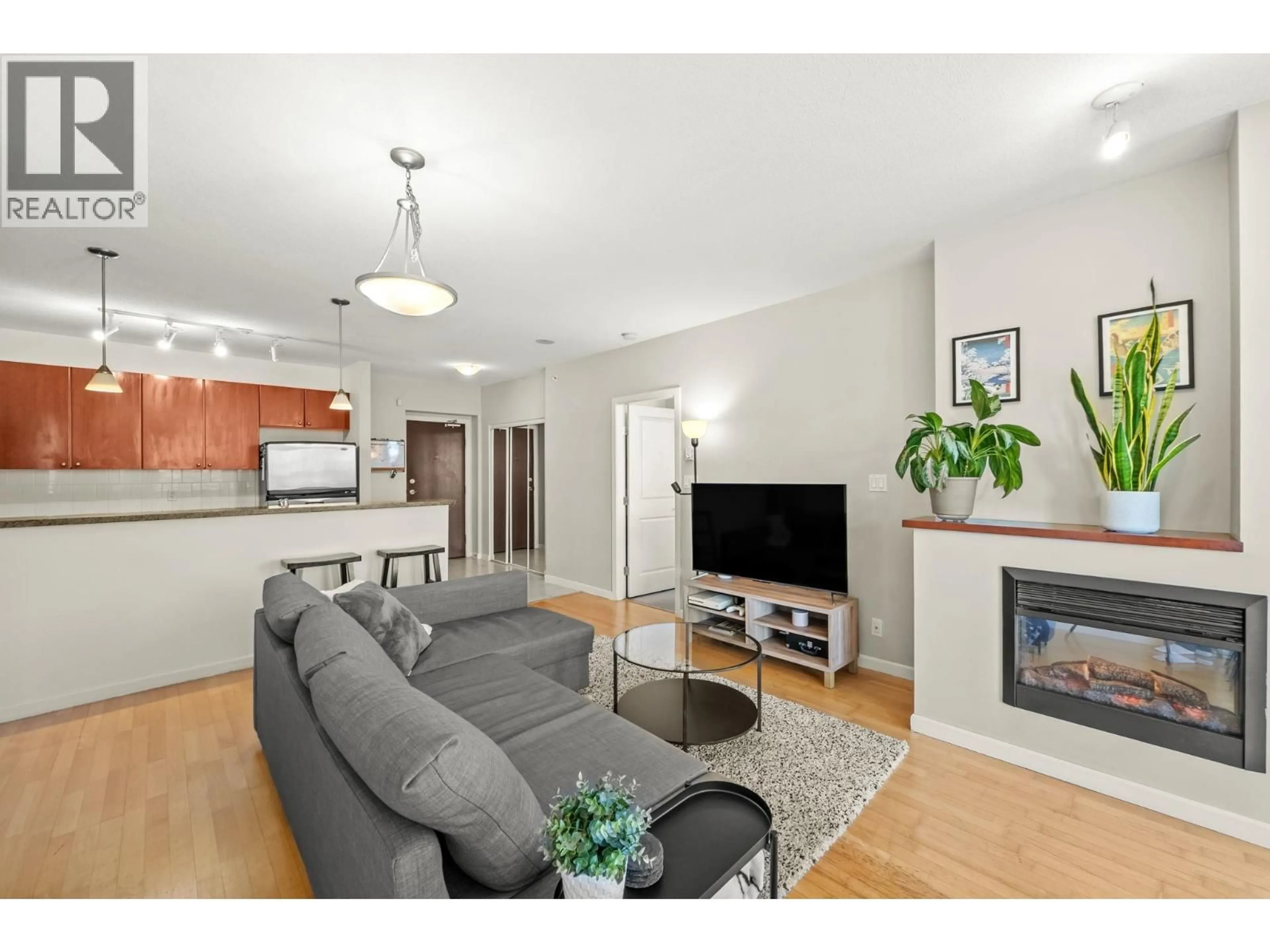 Living room with furniture, unknown for 303 - 11 ROYAL AVENUE, New Westminster British Columbia V3L0A8