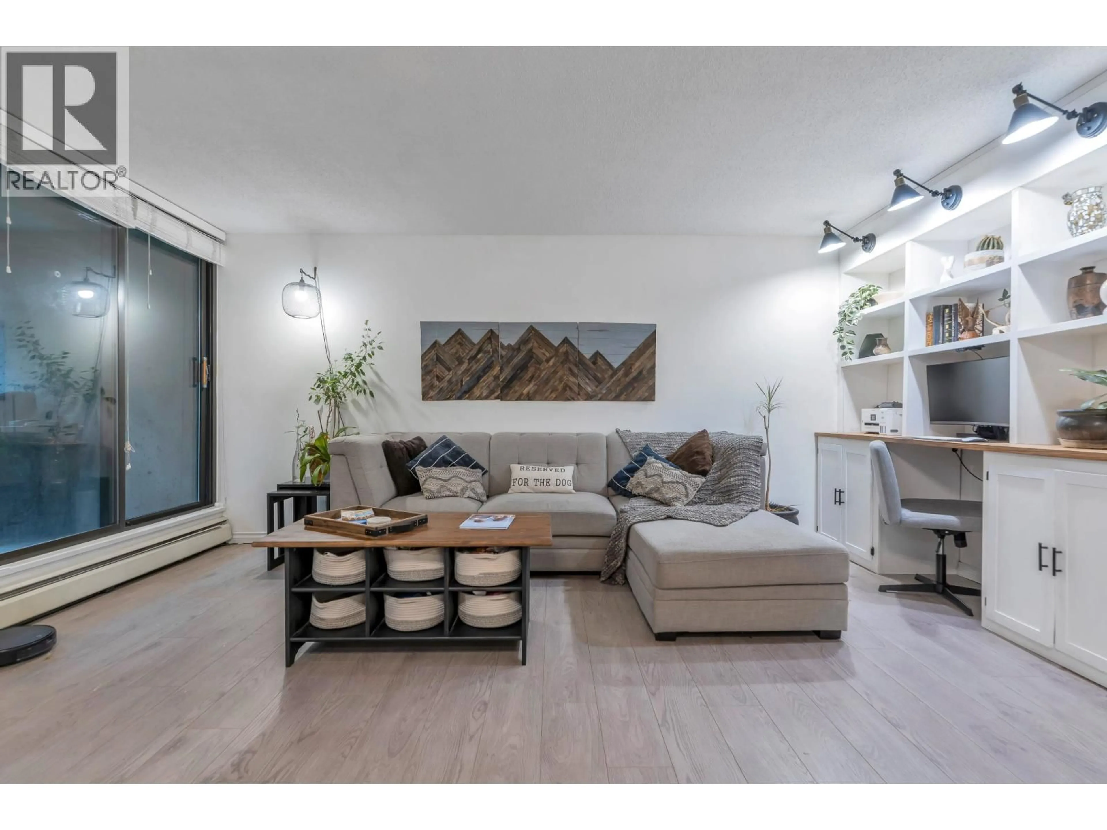 Living room with furniture, wood/laminate floor for 501 - 3771 BARTLETT COURT, Burnaby British Columbia V3J7G8