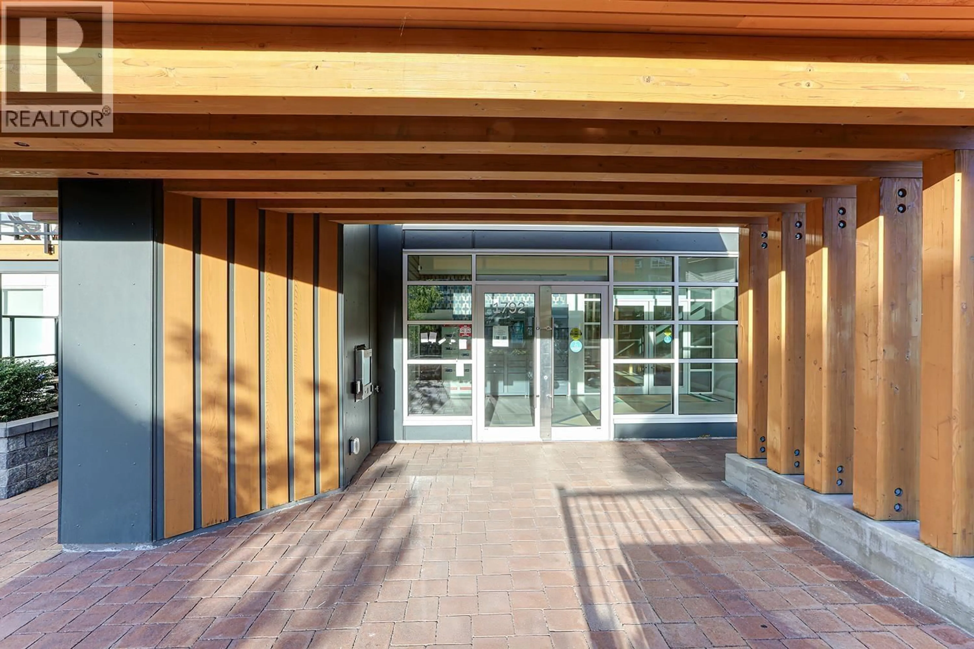 Indoor foyer for 306 - 1792 STARLING DRIVE, Tsawwassen British Columbia V4M0E4